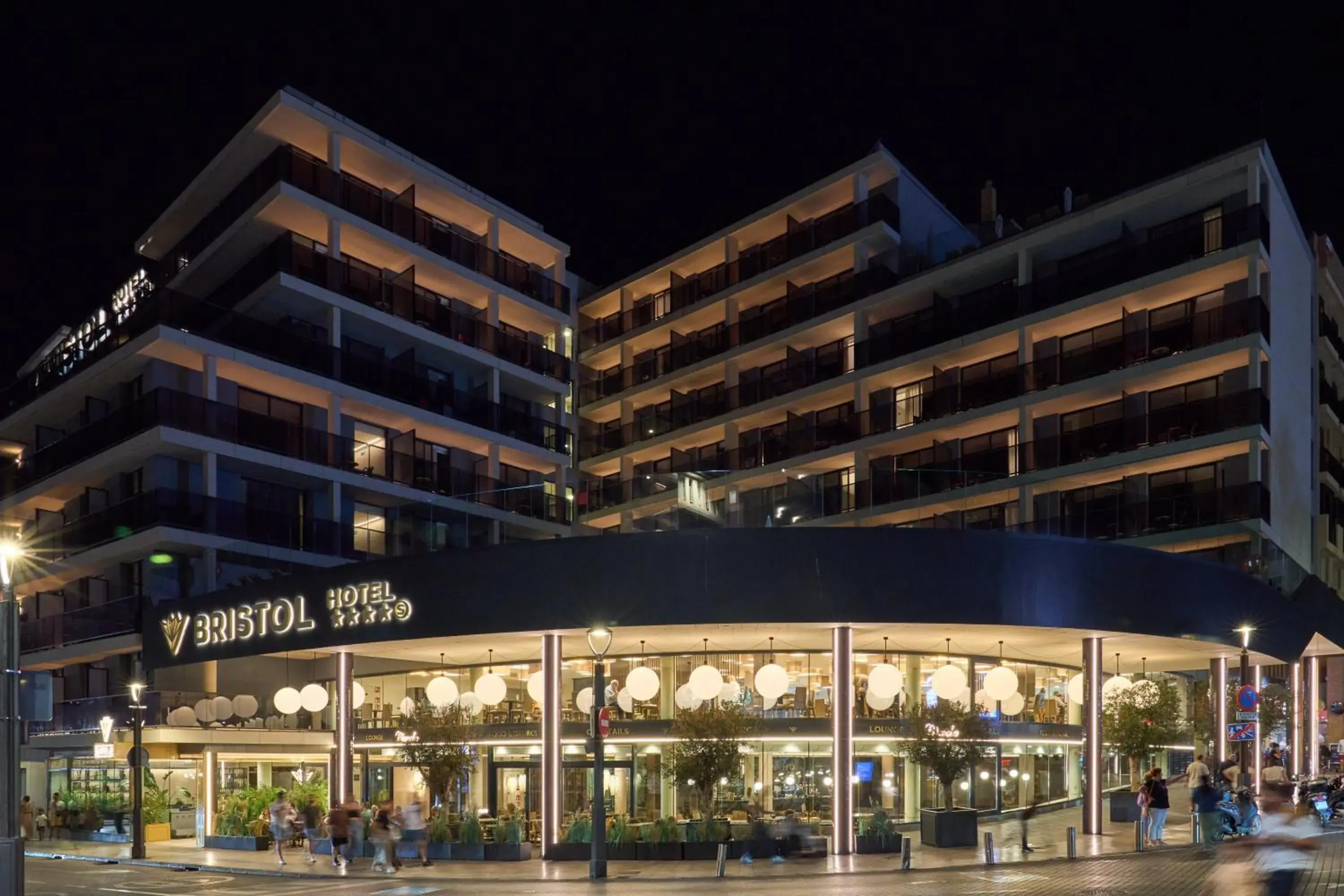 Facade/entrance in Hotel Bristol 4 Sup Facade/entrance in Hotel Bristol 4 Sup