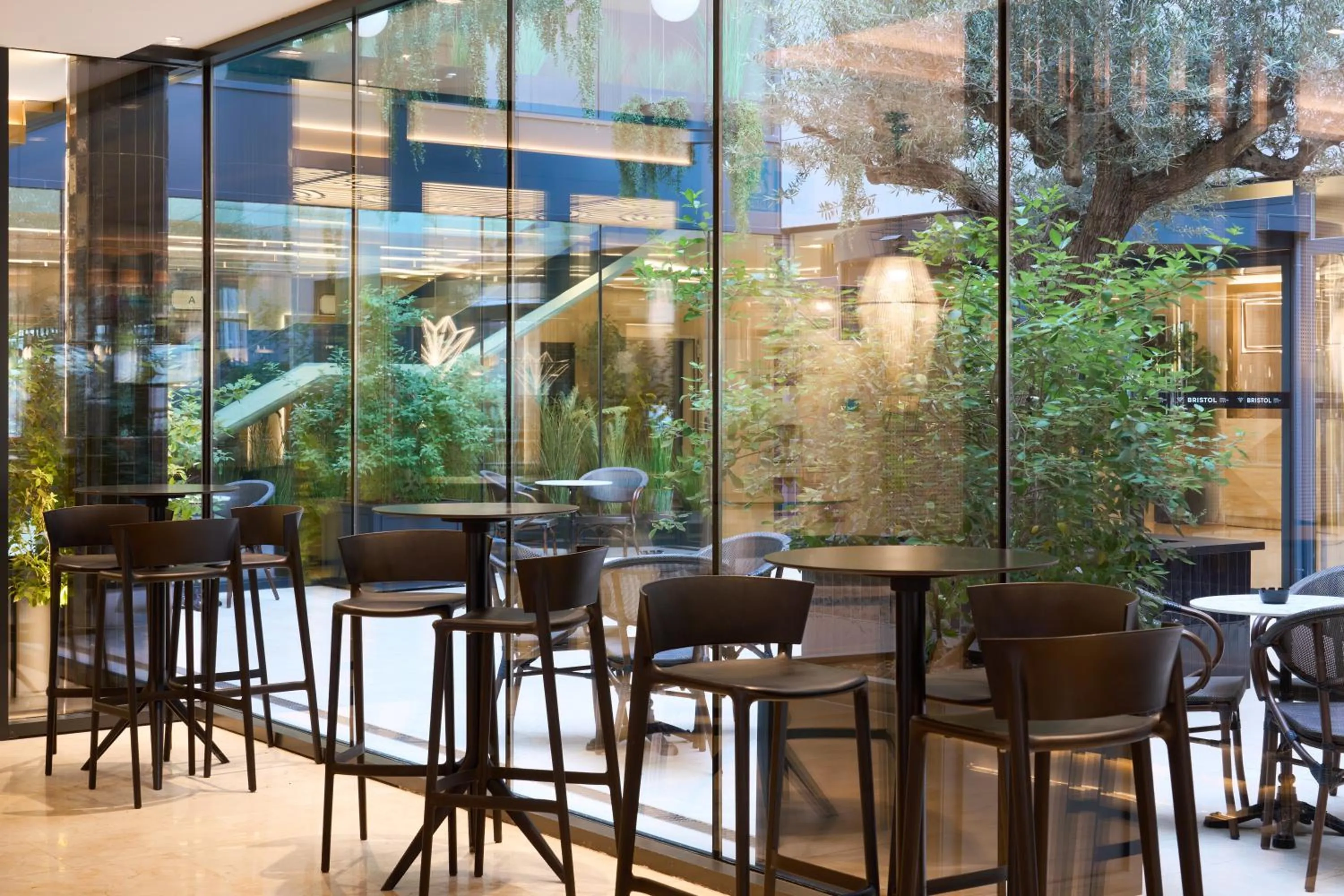 Lounge or bar in Hotel Bristol 4 Sup