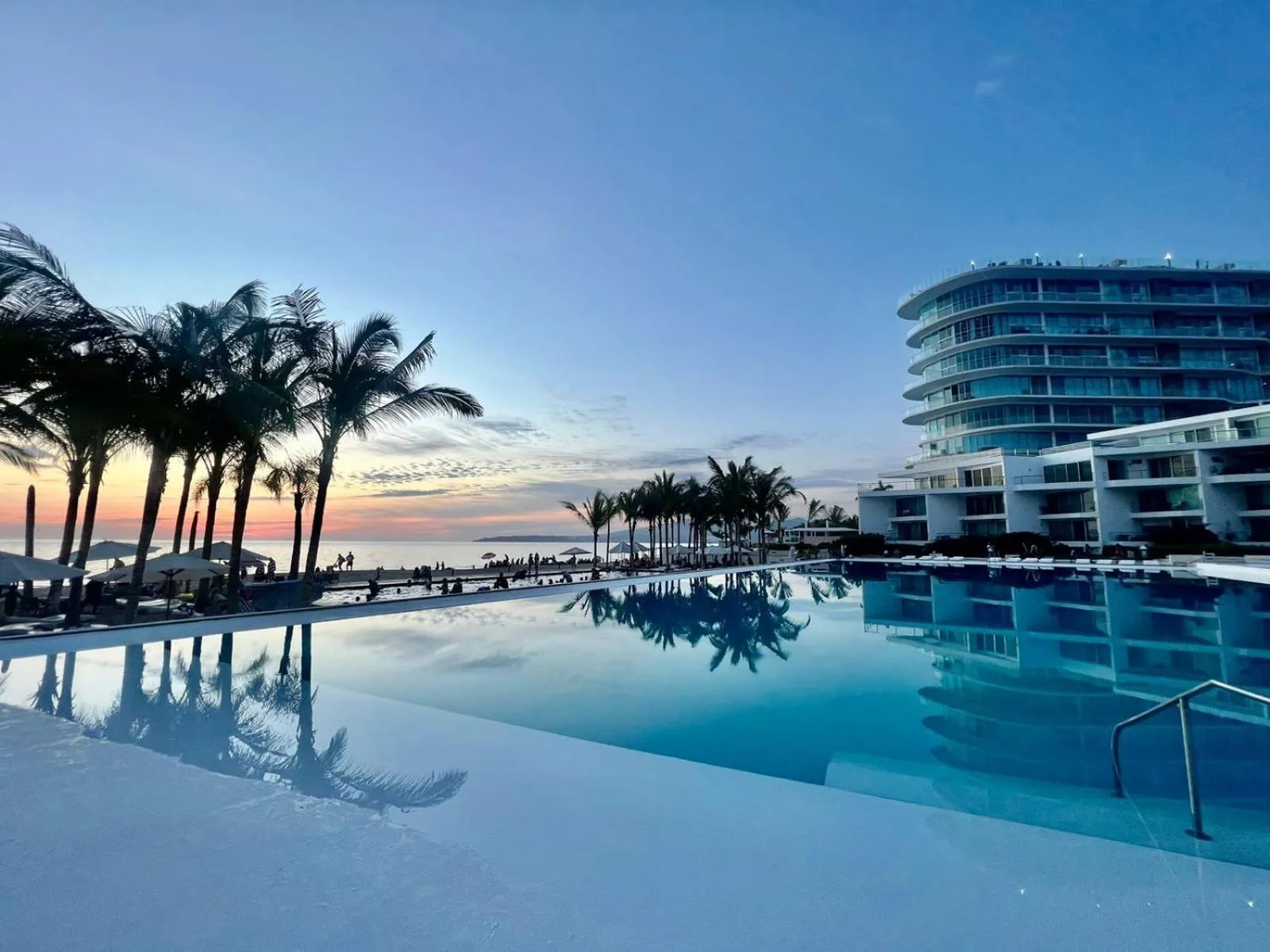 Swimming pool in AriaOcean#410