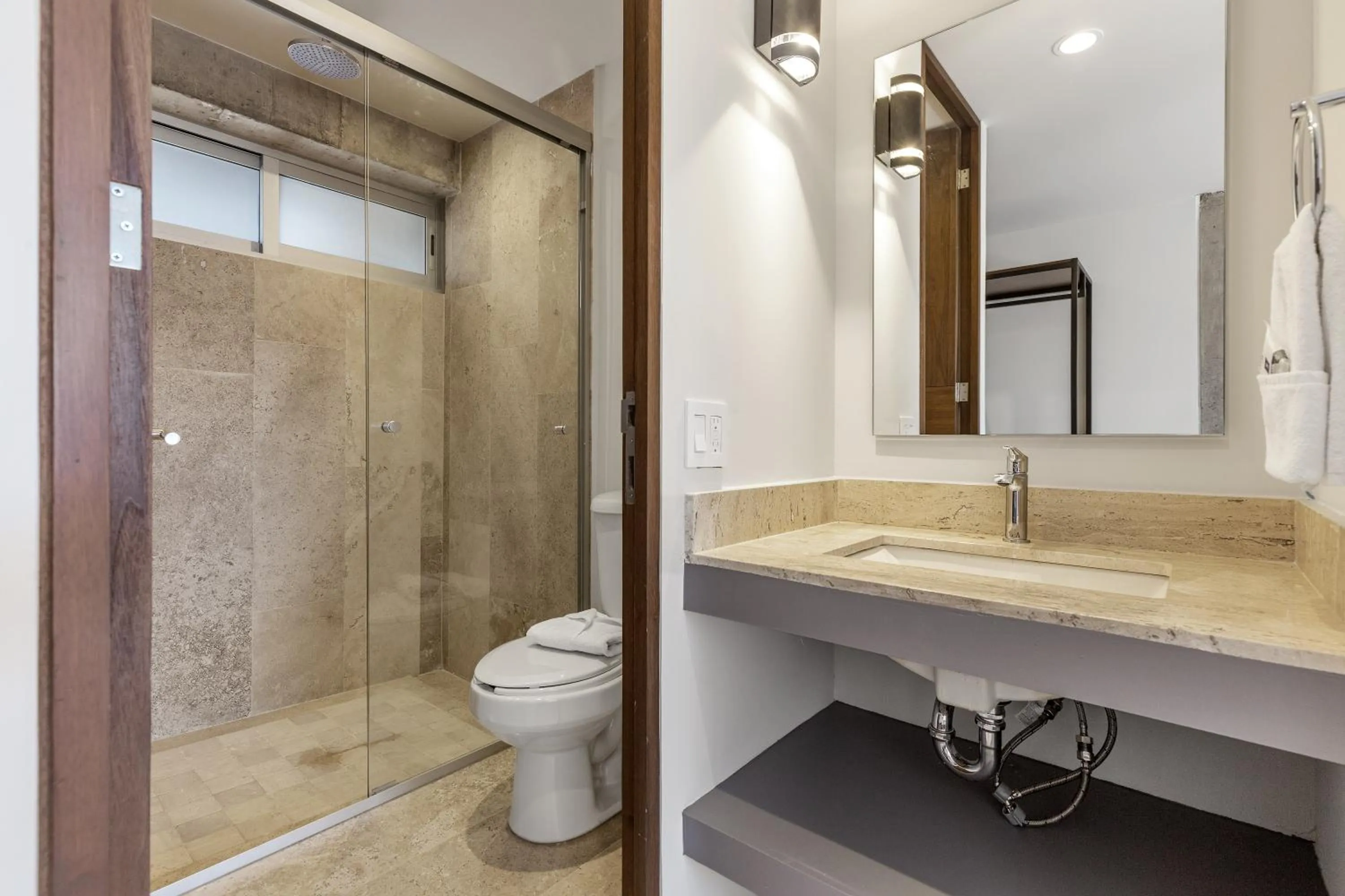 Bathroom in Morelos By HomiRent