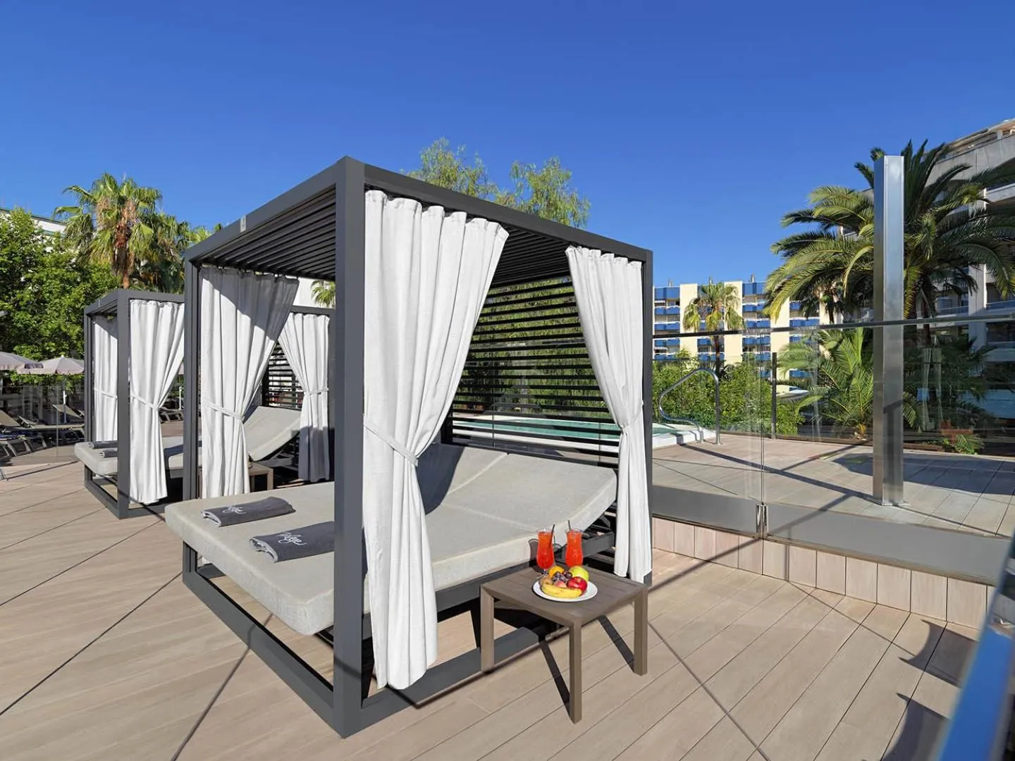 Swimming pool in H10 Salou Princess