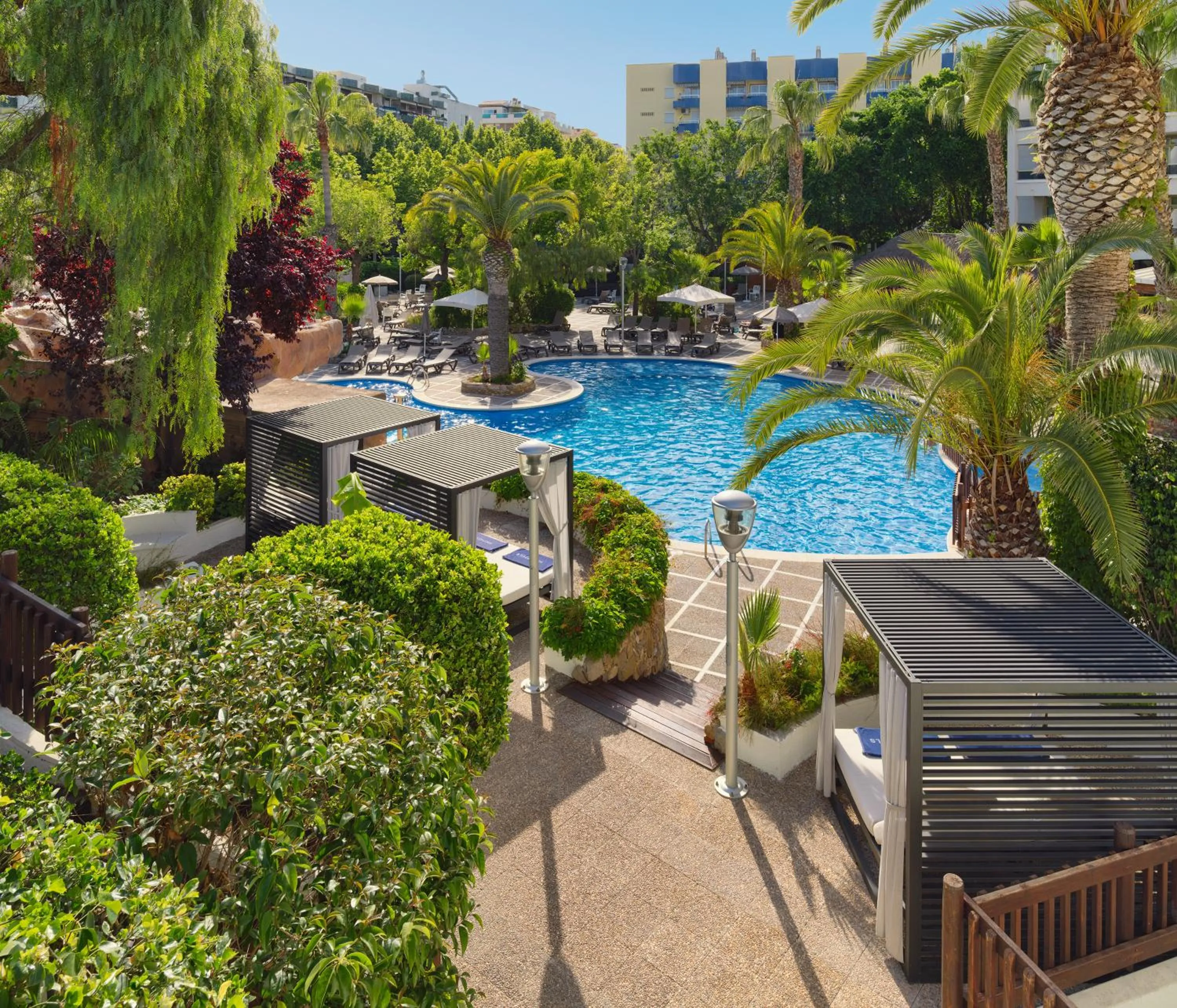 Swimming pool in H10 Salou Princess