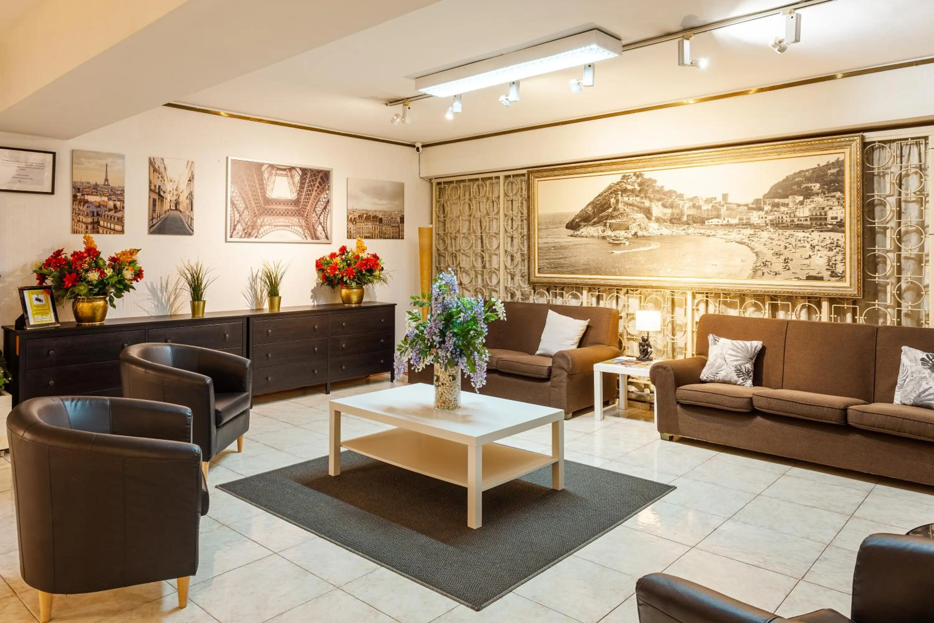 Seating area in Checkin Travé