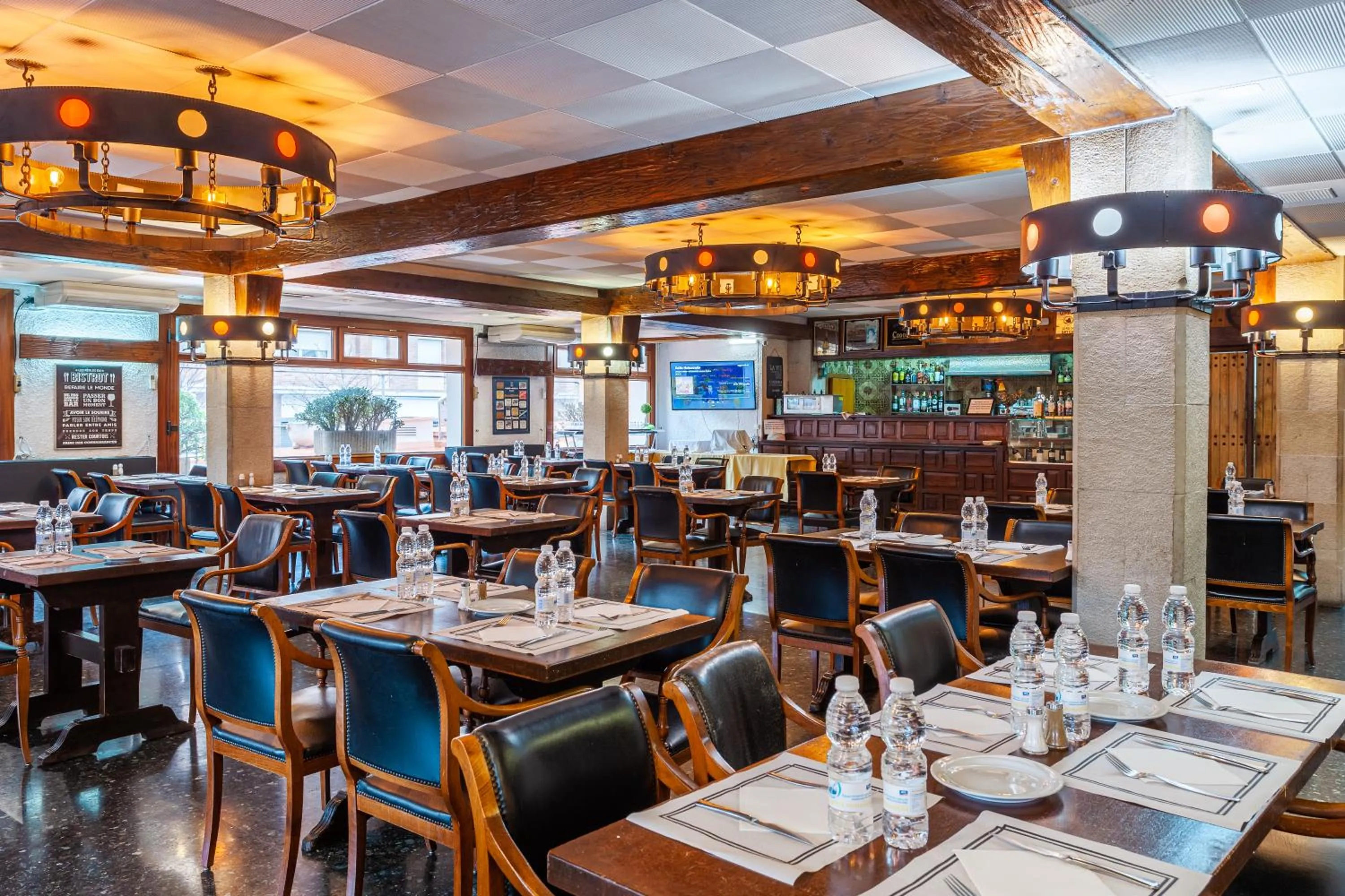 Restaurant/places to eat in Checkin Travé