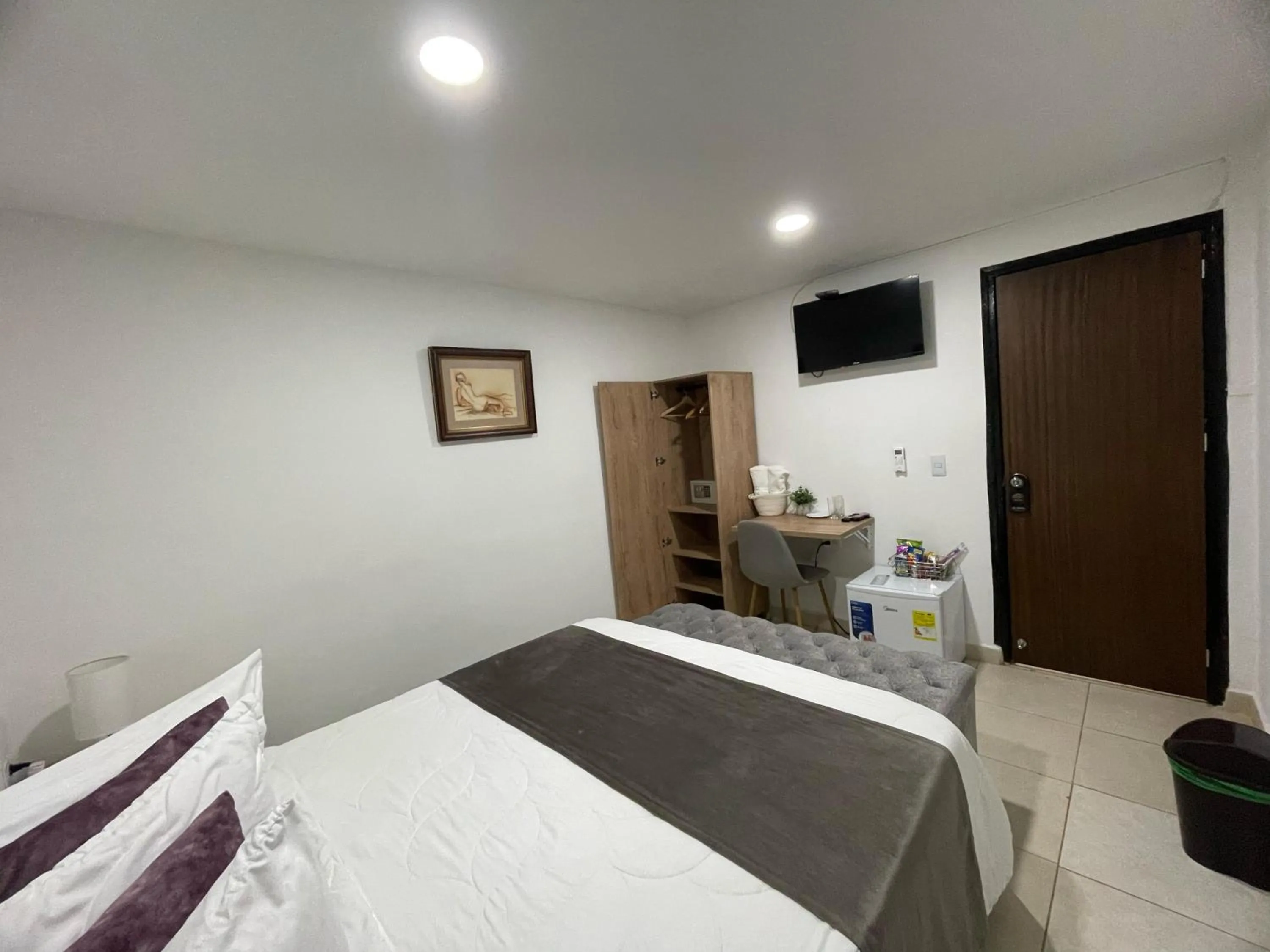 Photo of the whole room, Bed in Aguacatala Hotel Boutique