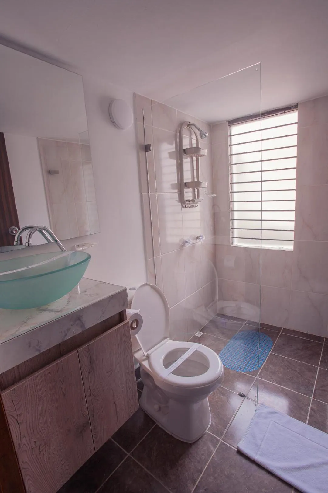 Shower in Aguacatala Hotel Boutique