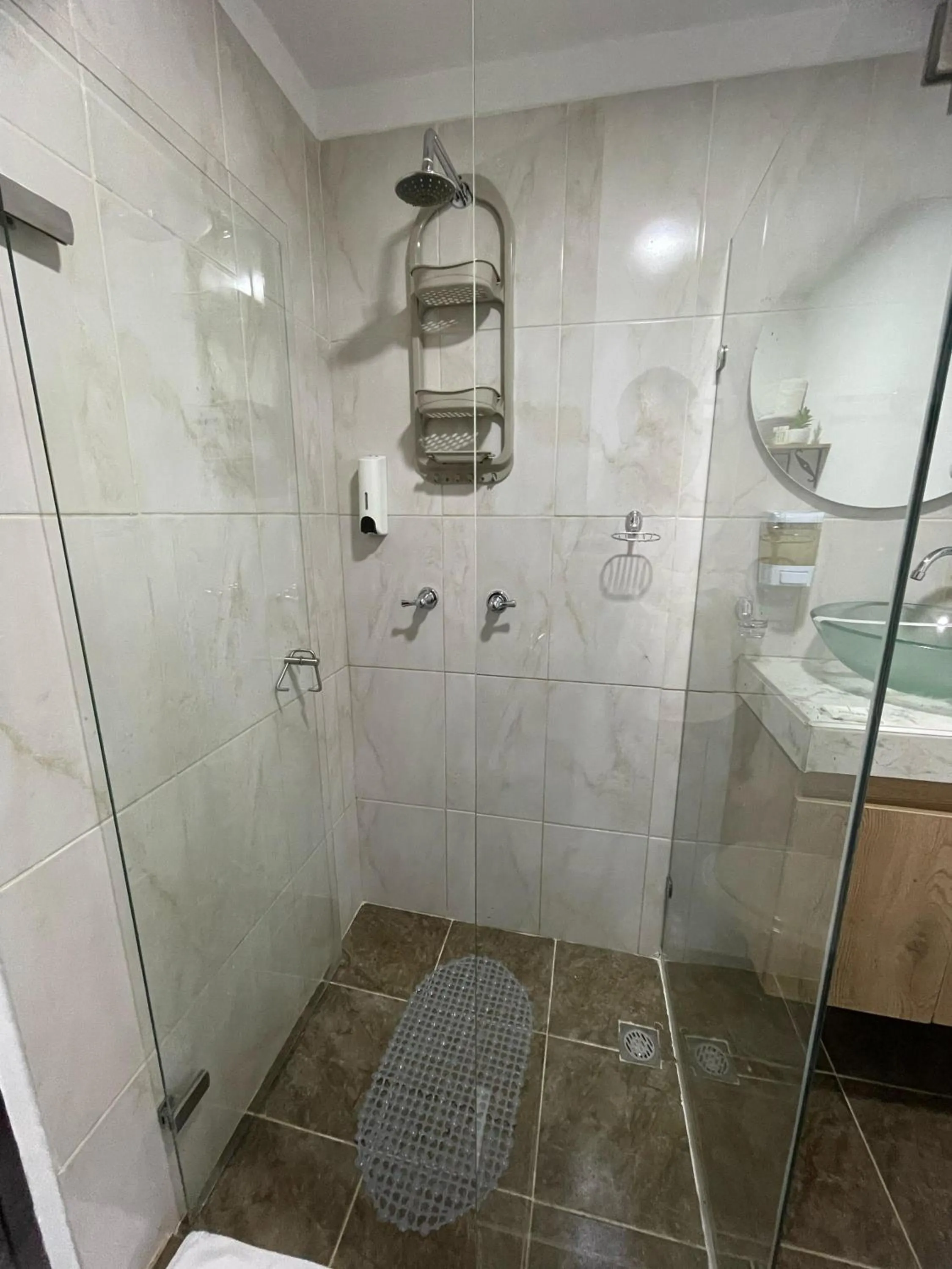 Shower in Aguacatala Hotel Boutique