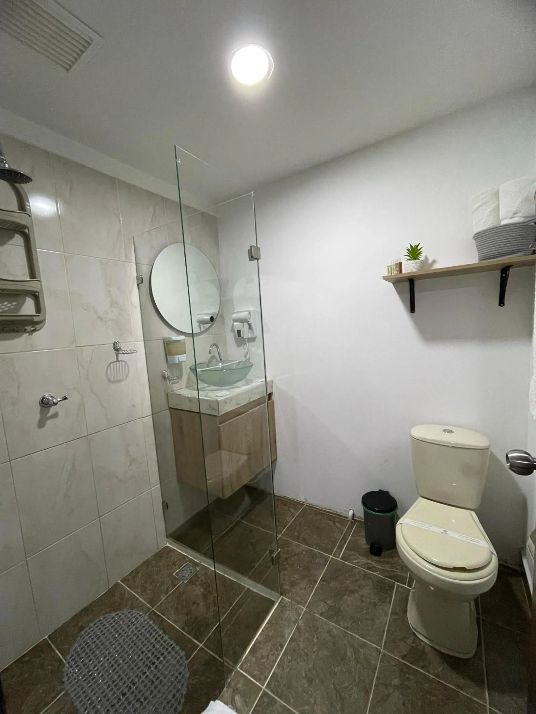 Shower in Aguacatala Hotel Boutique