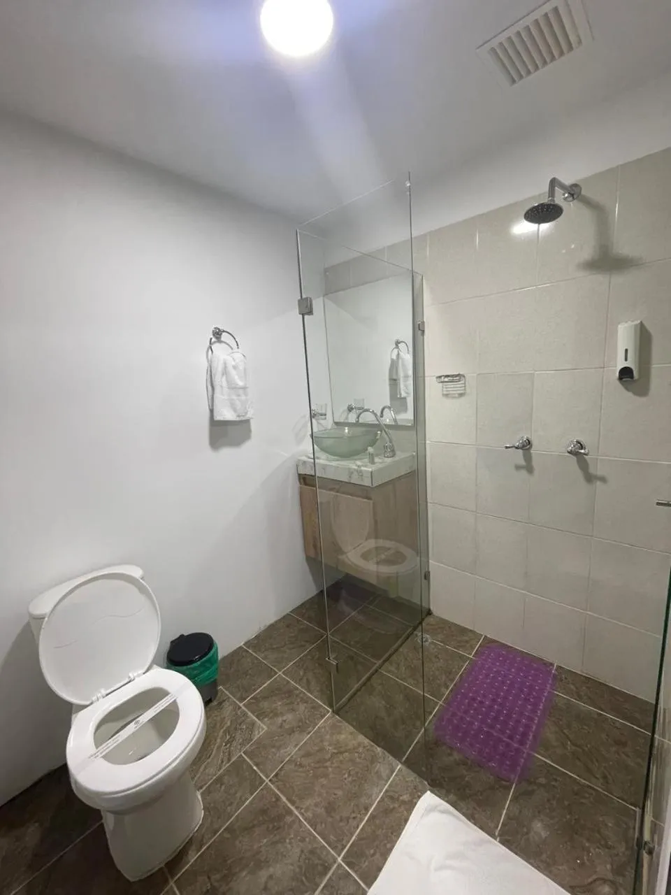 Shower in Aguacatala Hotel Boutique