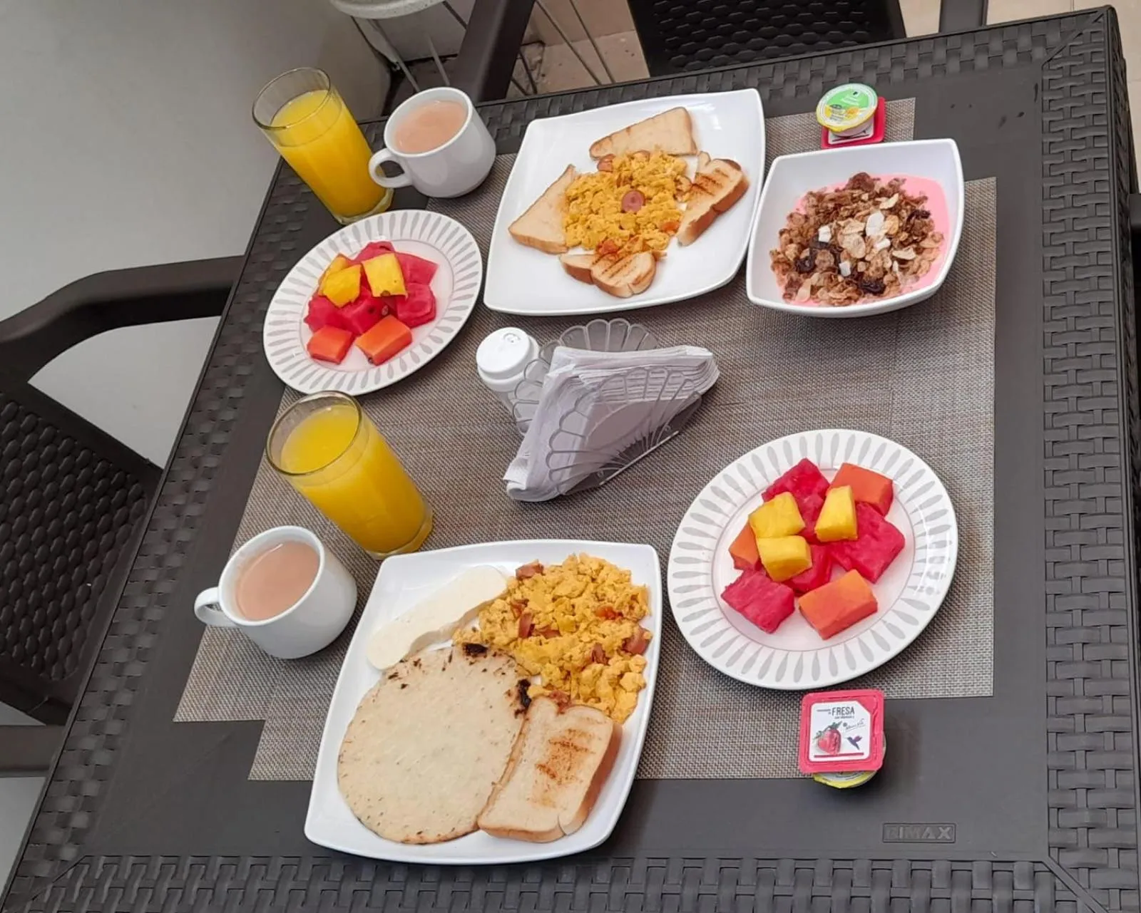 Food and drinks in Aguacatala Hotel Boutique