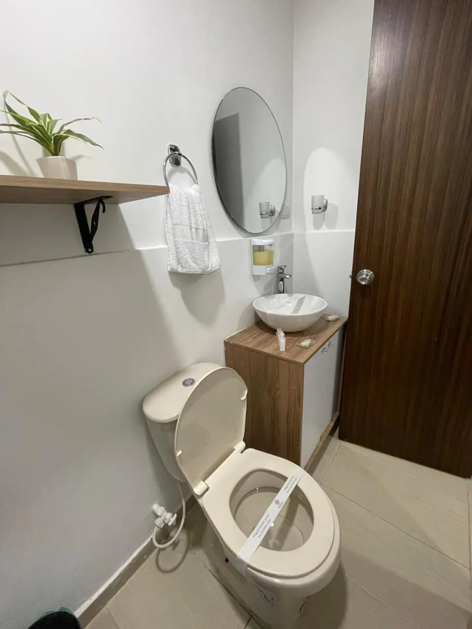 Toilet in Aguacatala Hotel Boutique