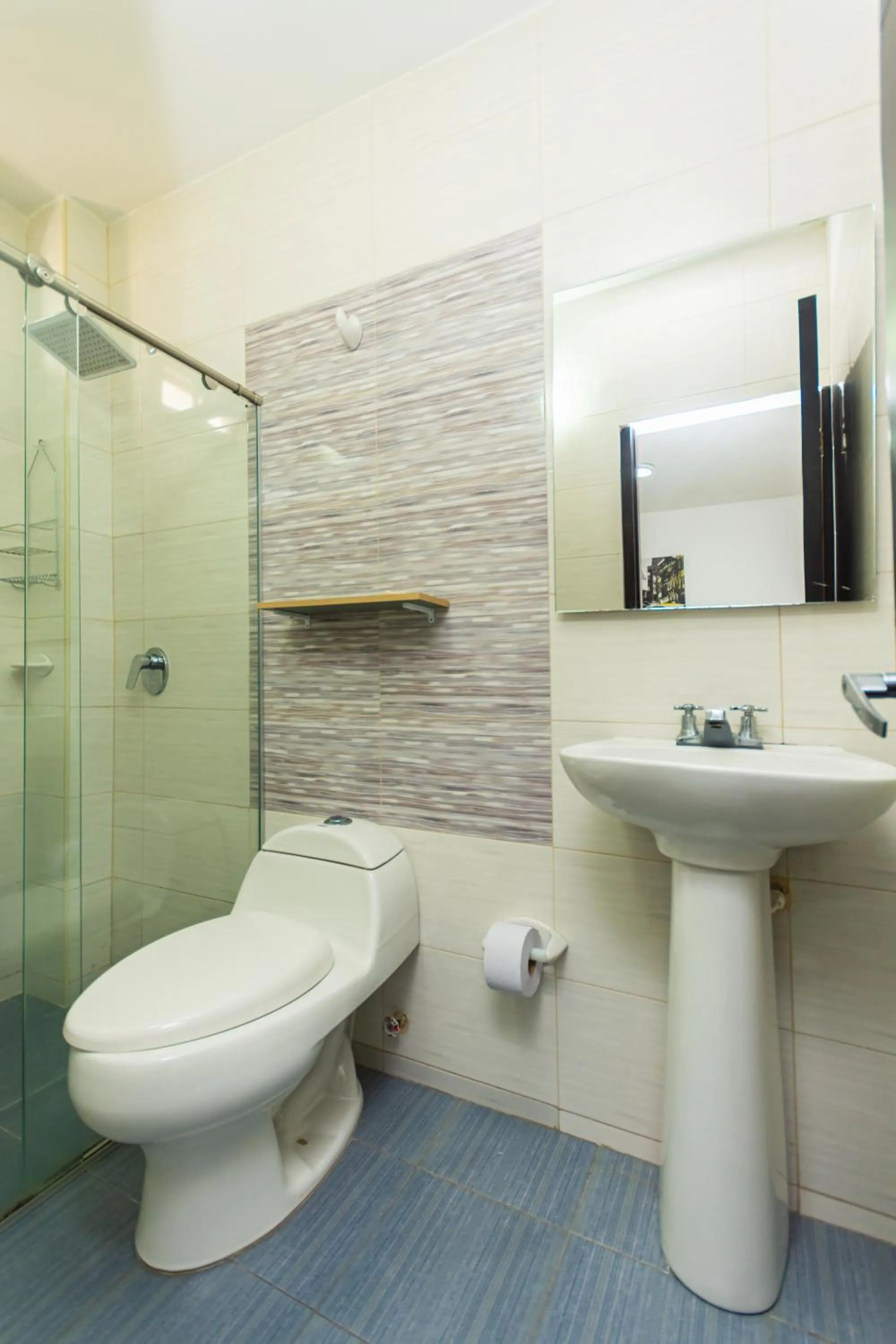 Shower in Hotel Med Suites 94