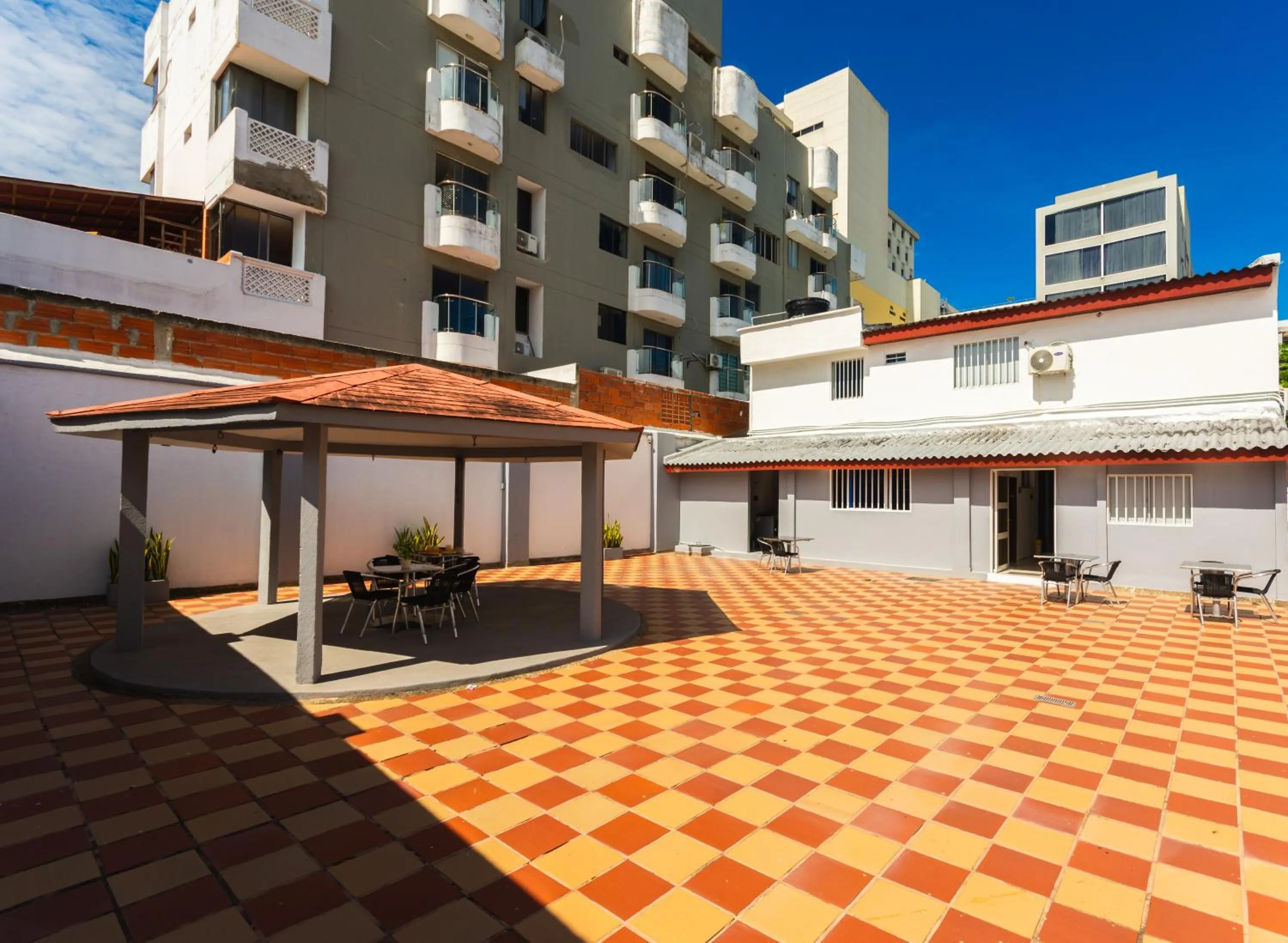 Patio in Hotel Med Suites 94