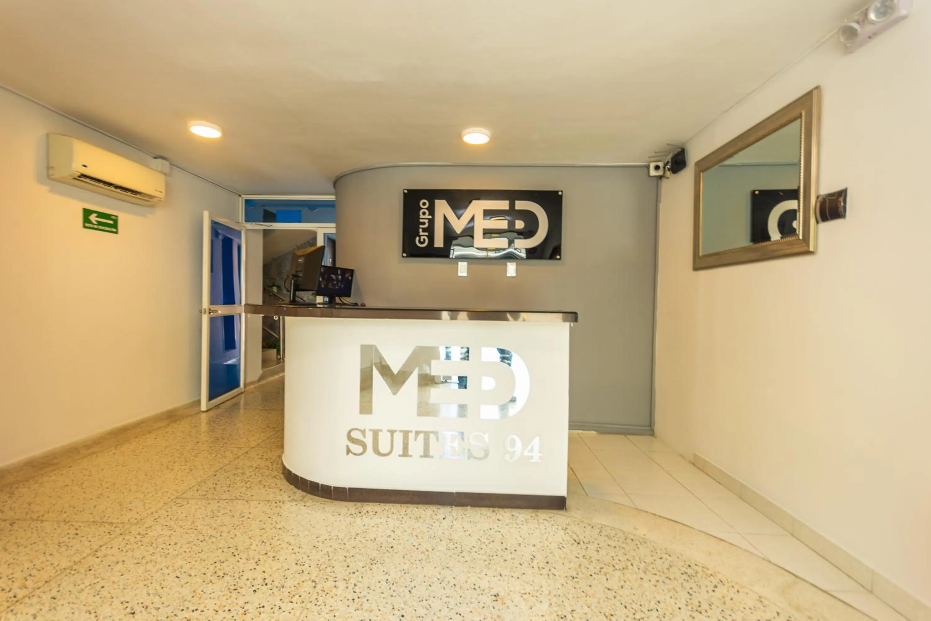 Lobby or reception in Hotel Med Suites 94