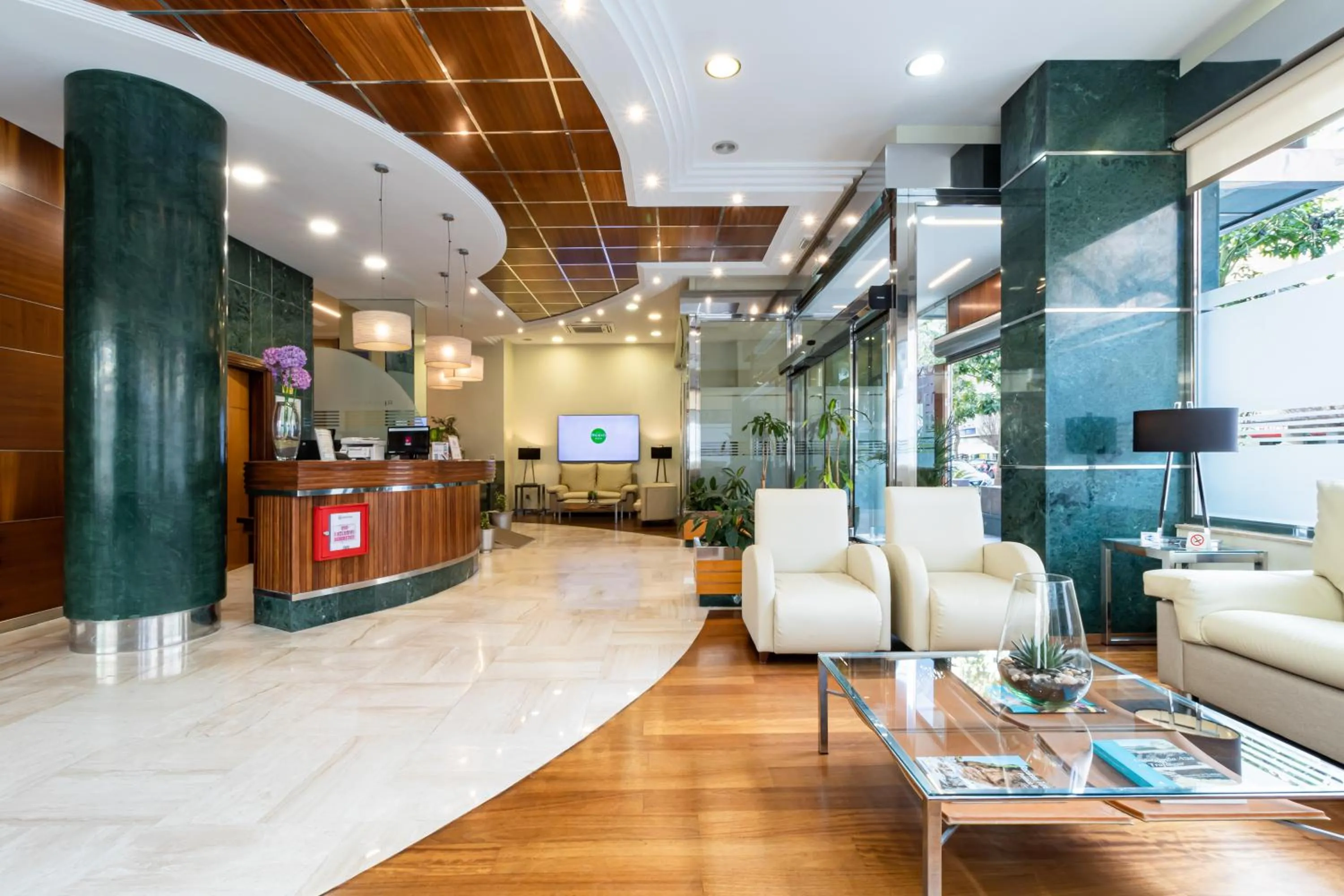 Lobby or reception in Hotel Regio Cádiz