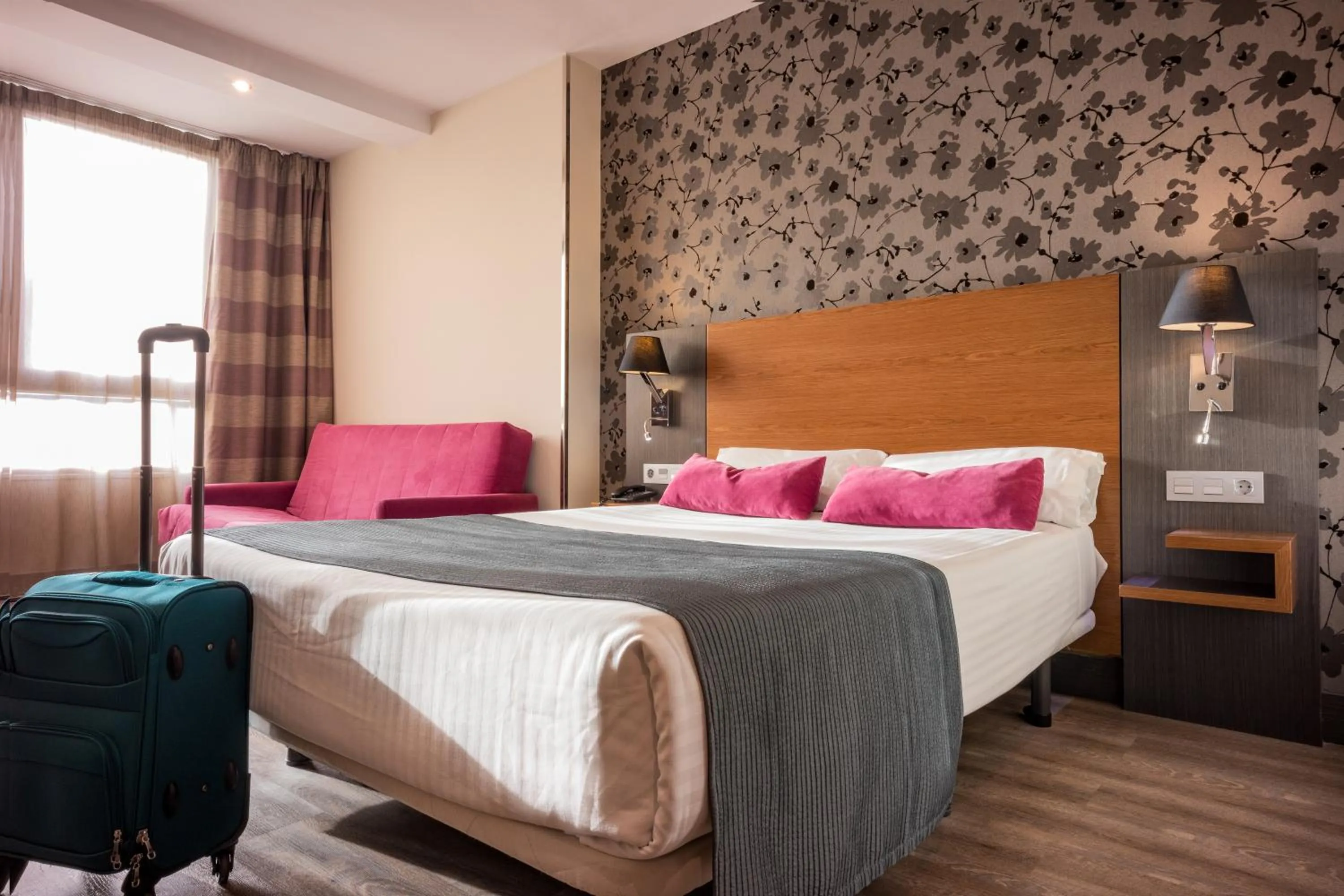 Photo of the whole room, Bed in Hotel Regio Cádiz