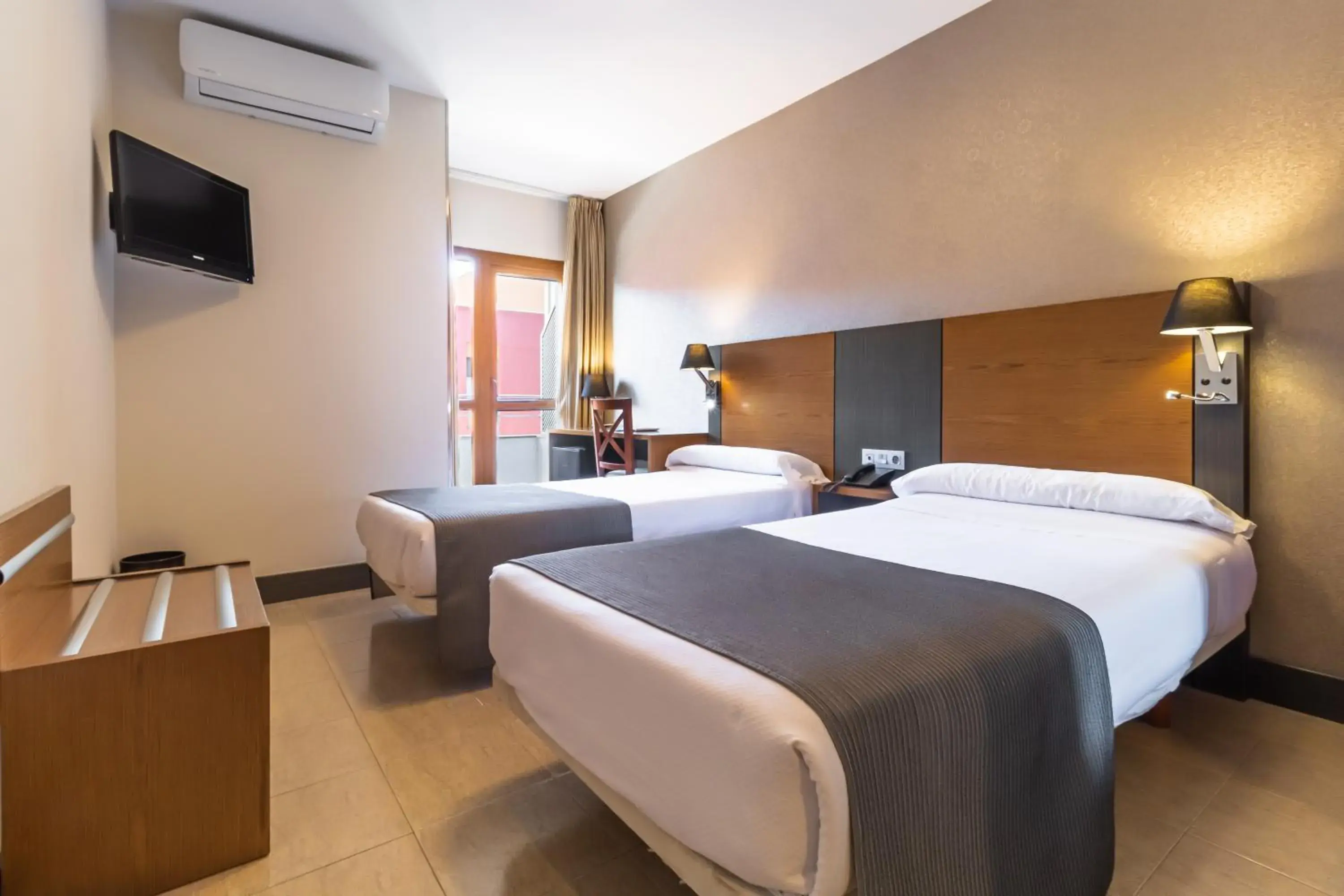 Photo of the whole room, Bed in Hotel Regio Cádiz Photo of the whole room, Bed in Hotel Regio Cádiz