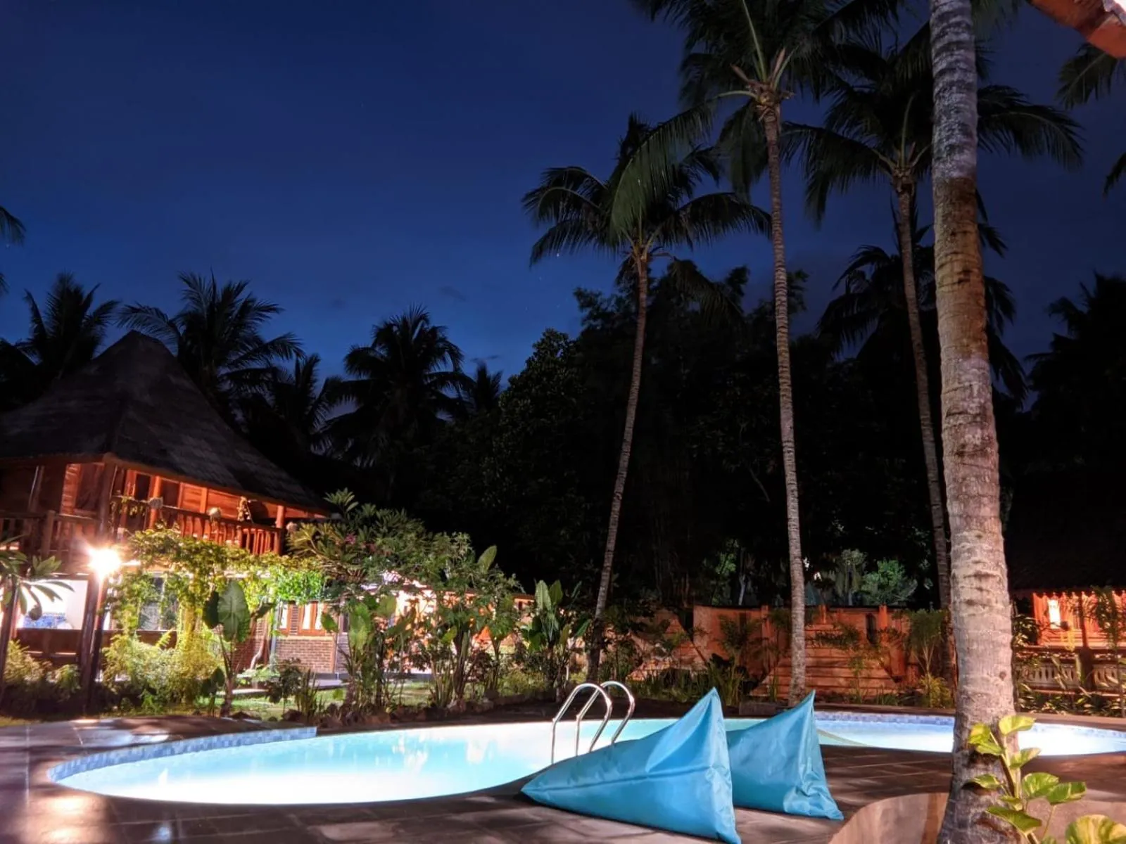 Night in Tahlia's Villa