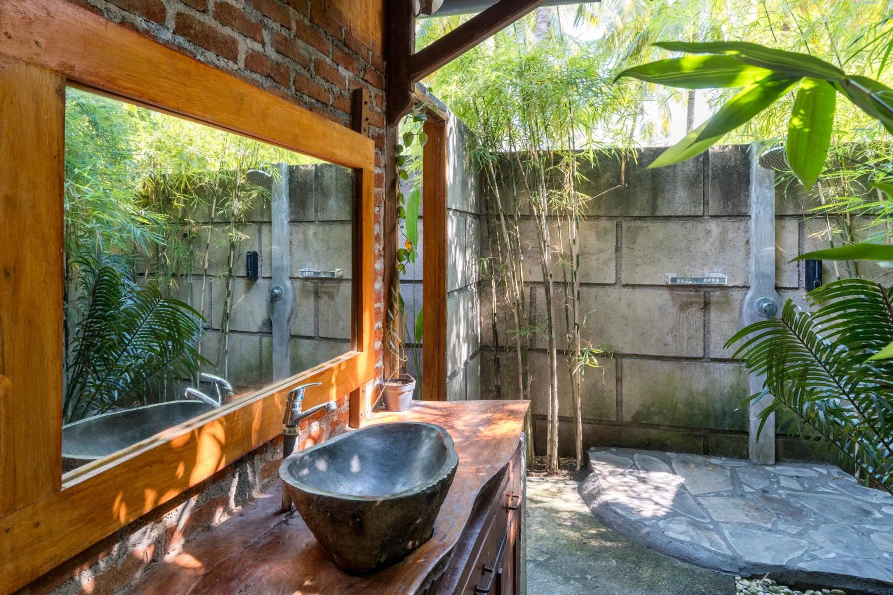 Day in Tahlia's Villa