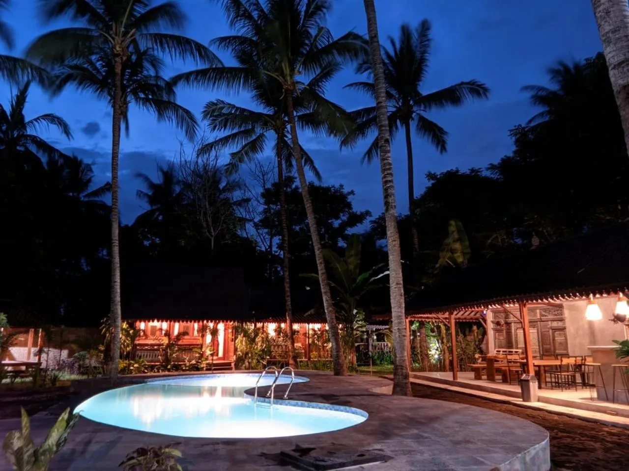 Night in Tahlia's Villa