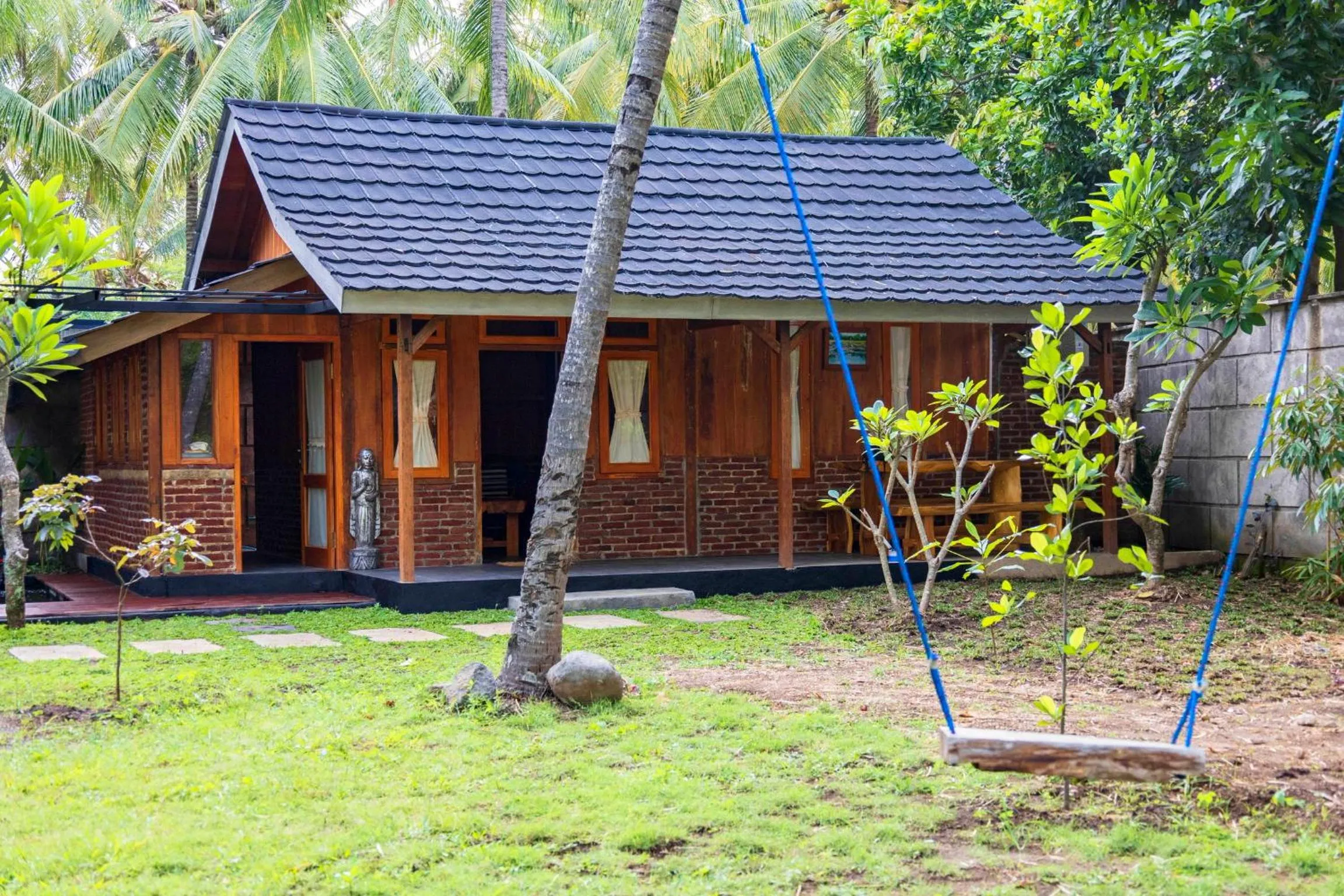 Property building in Tahlia's Villa