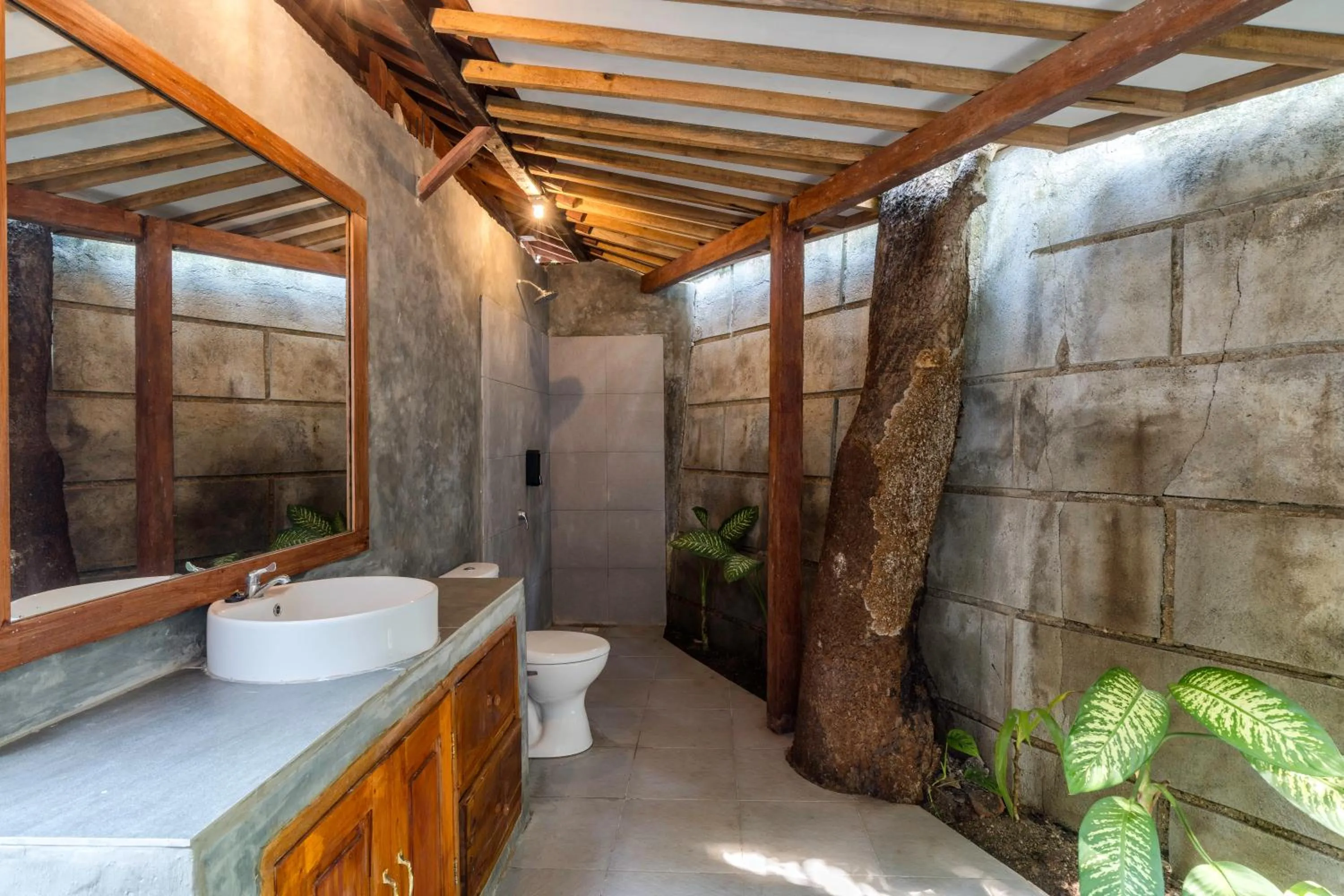 Shower in Tahlia's Villa