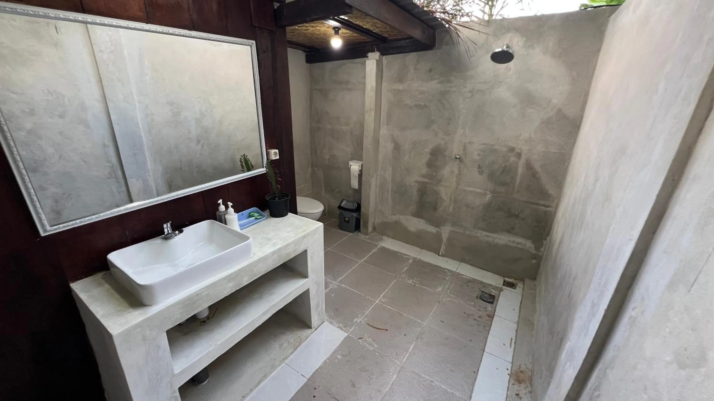 Shower in Tahlia's Villa