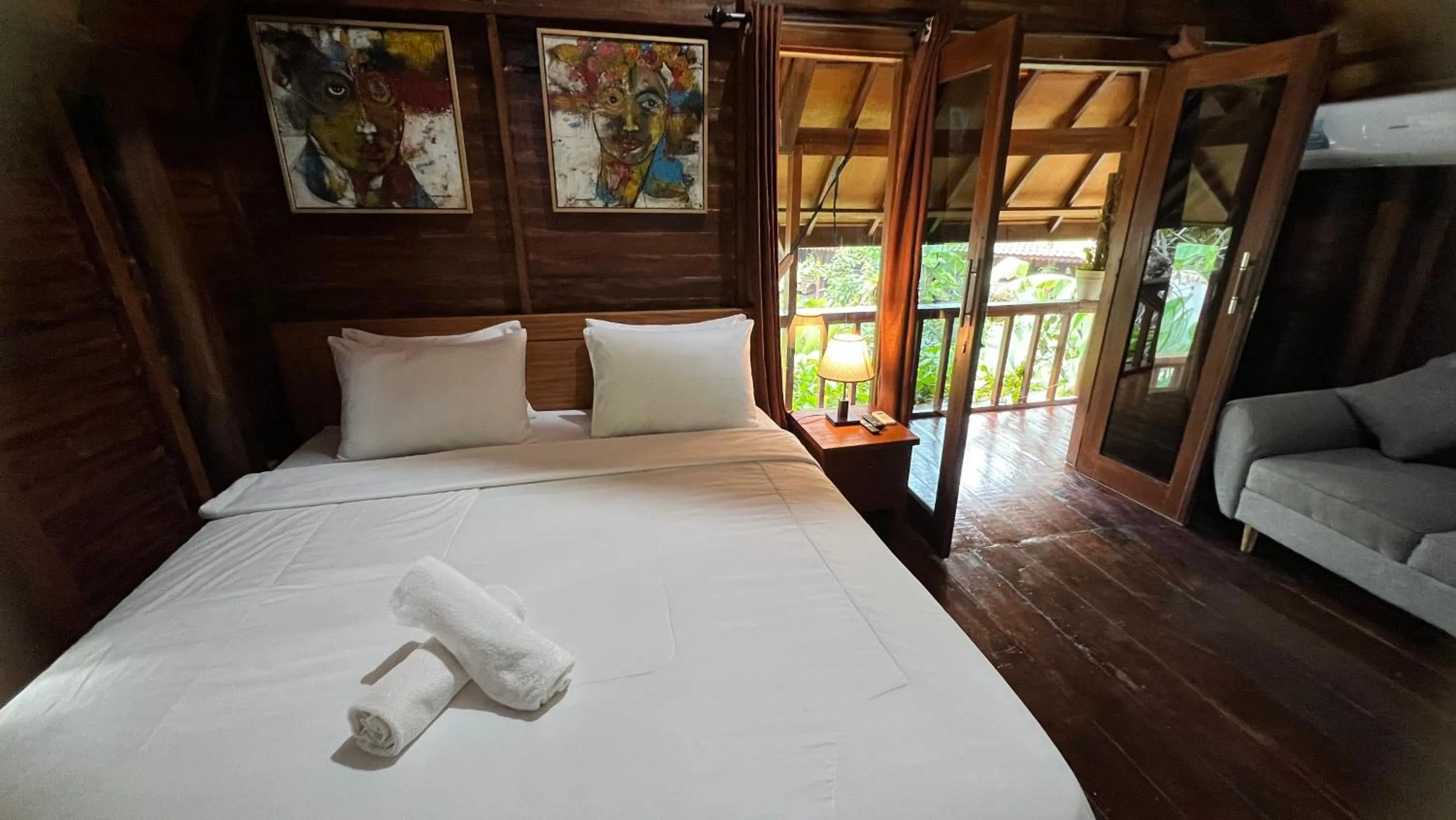 Bed in Tahlia's Villa