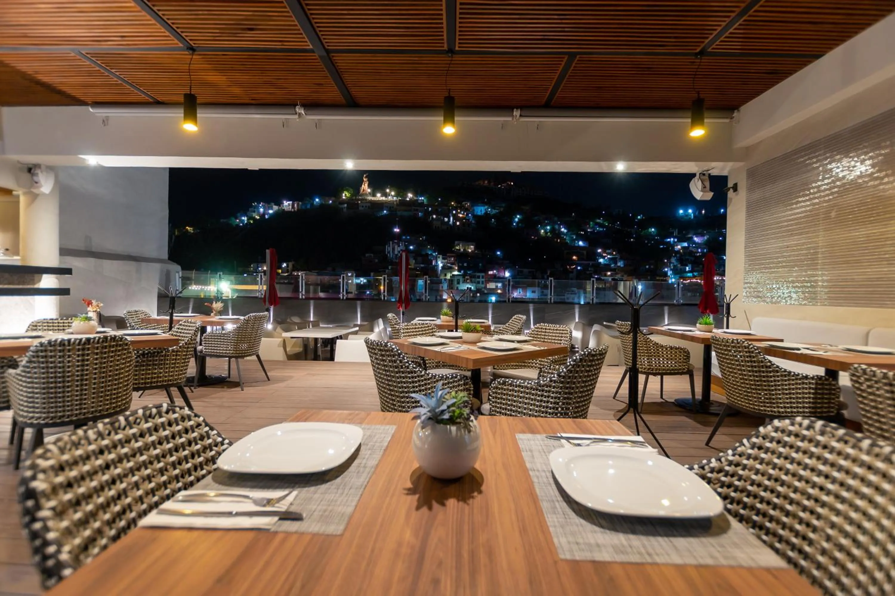 Restaurant/places to eat in Nueve 25 Hotel Boutique