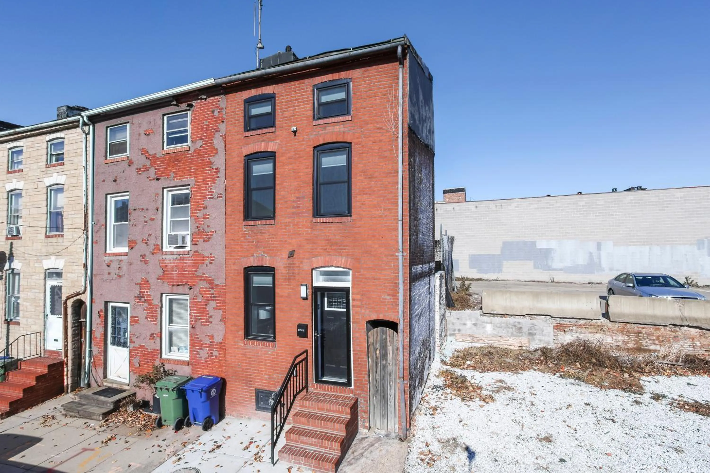 Property building in Cozy Ba Townhome Near Little Italy I Fells Point