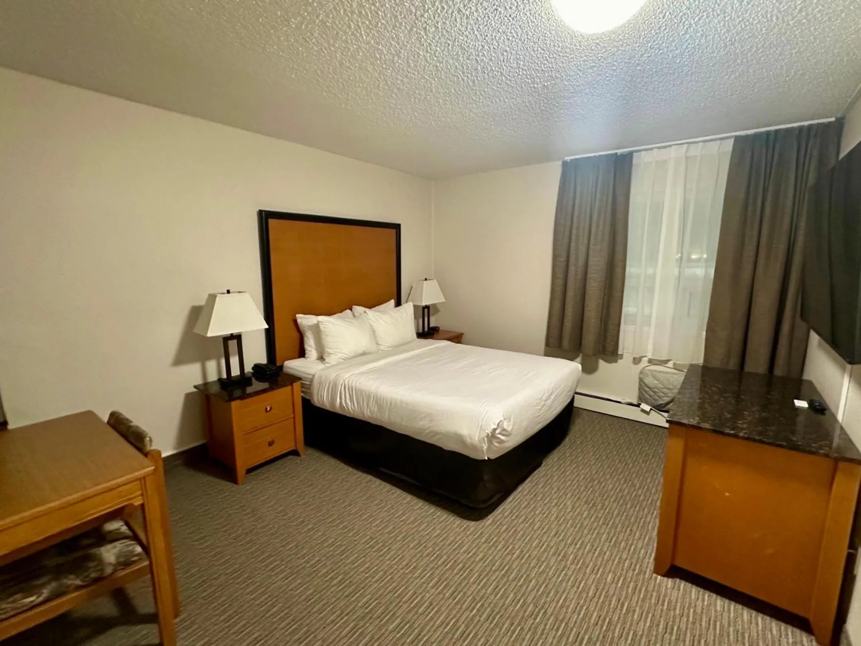 Bed in Anavada Inn & Suites - Grande Prairie