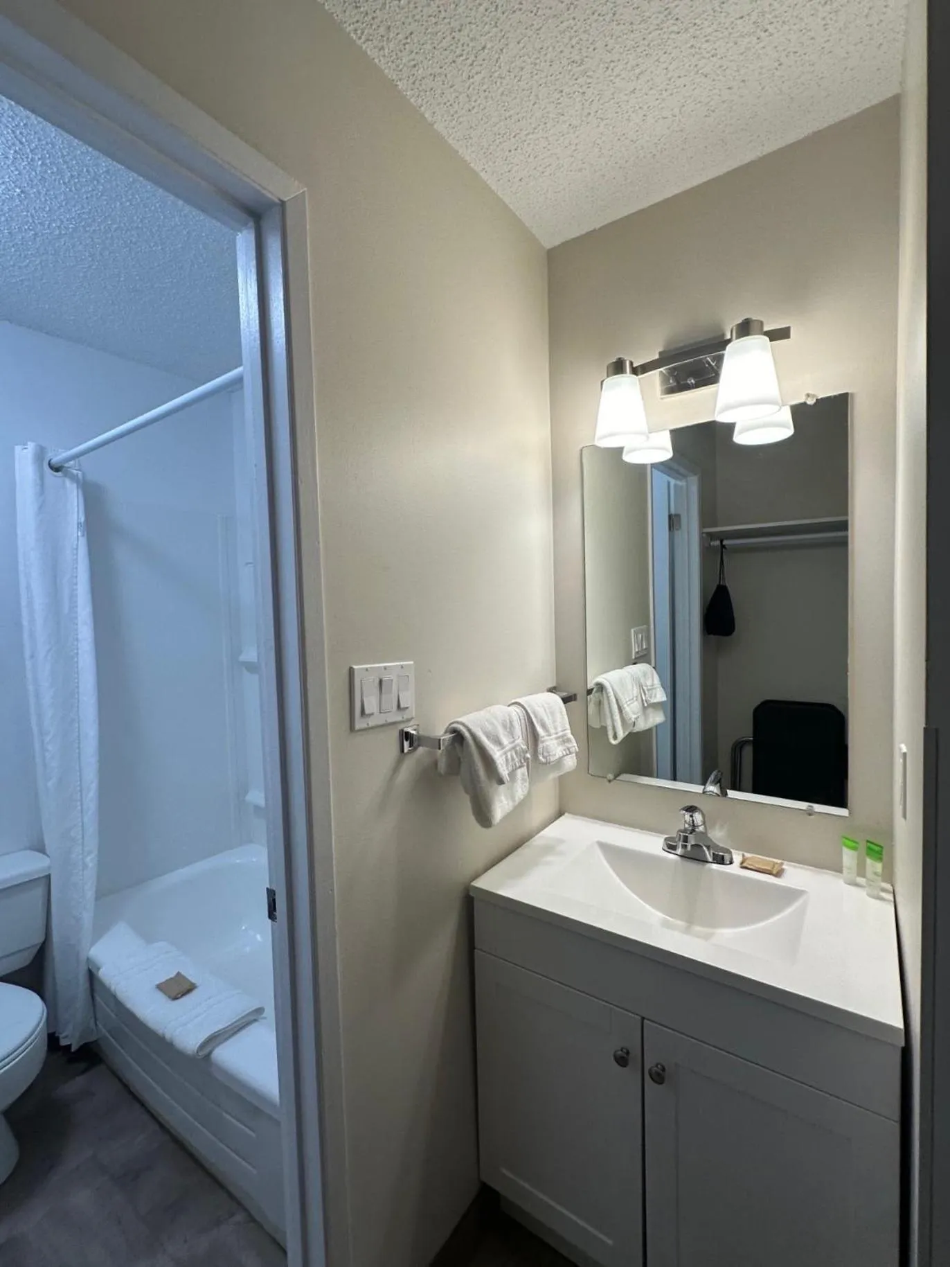 Bathroom in Anavada Inn & Suites - Grande Prairie