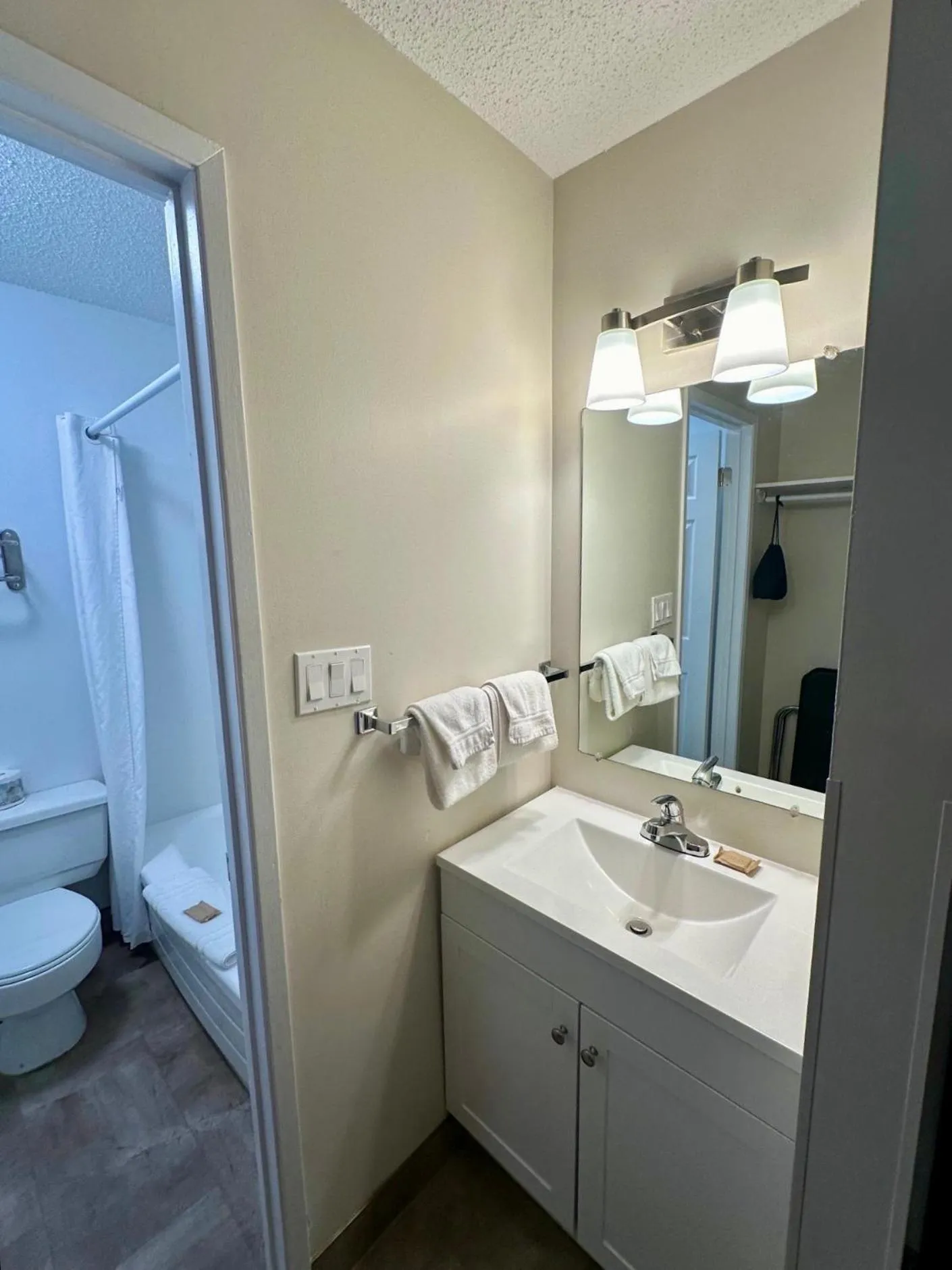 Bathroom in Anavada Inn & Suites - Grande Prairie