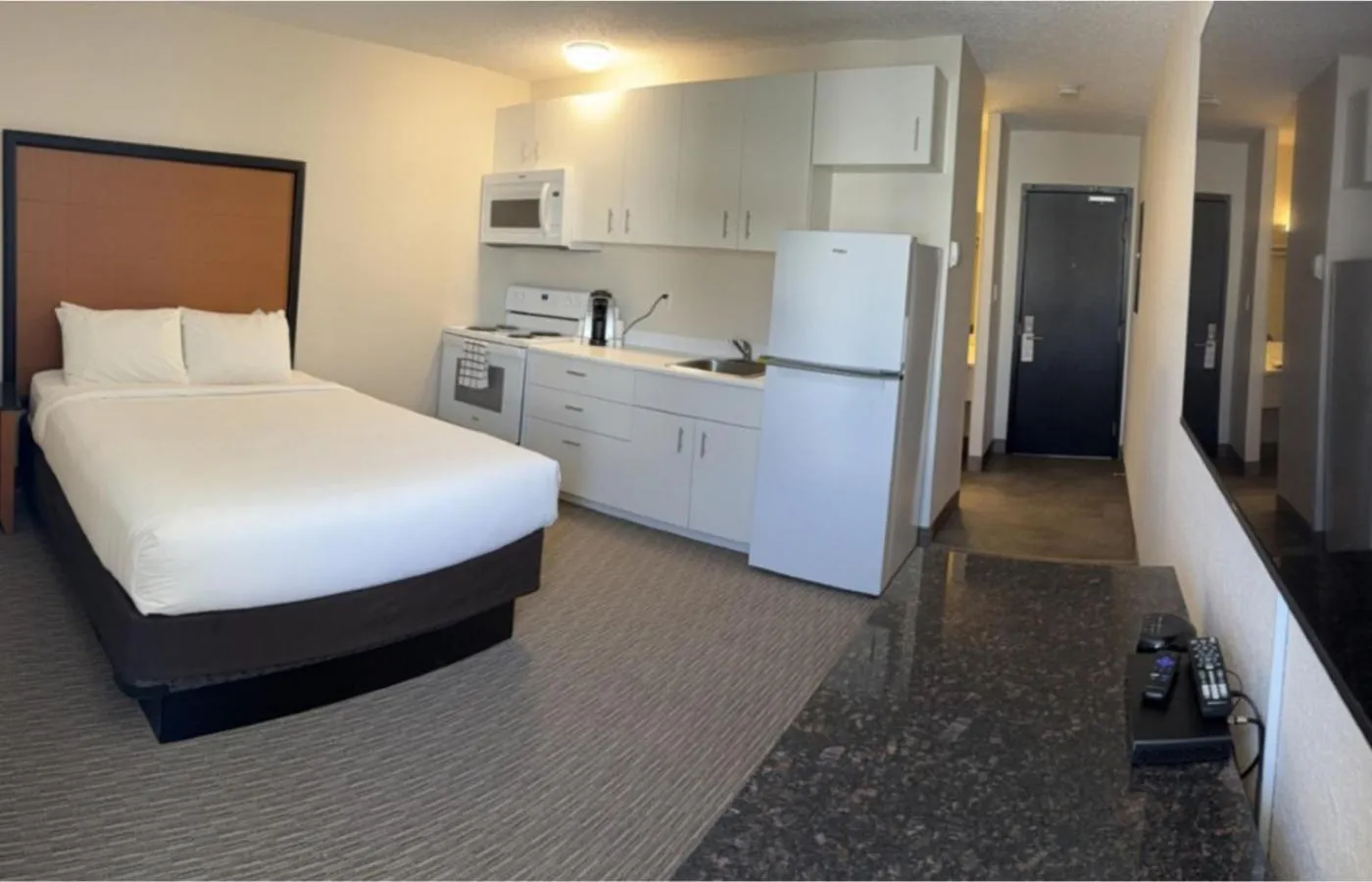 Bed in Anavada Inn & Suites - Grande Prairie