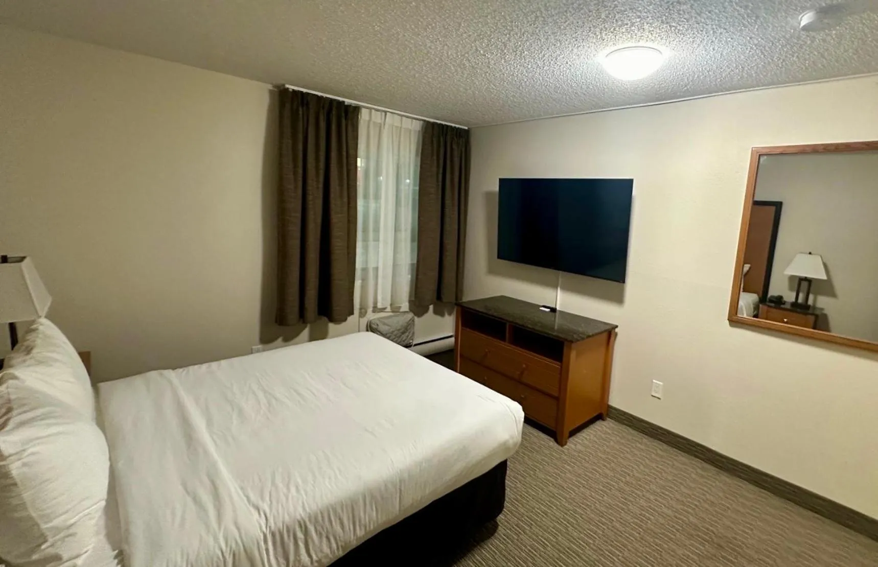 Bed in Anavada Inn & Suites - Grande Prairie