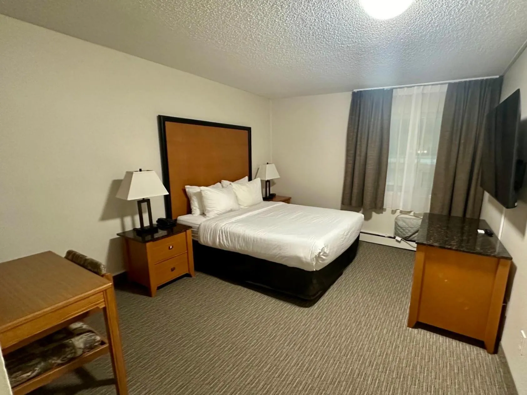 Bed in Anavada Inn & Suites - Grande Prairie