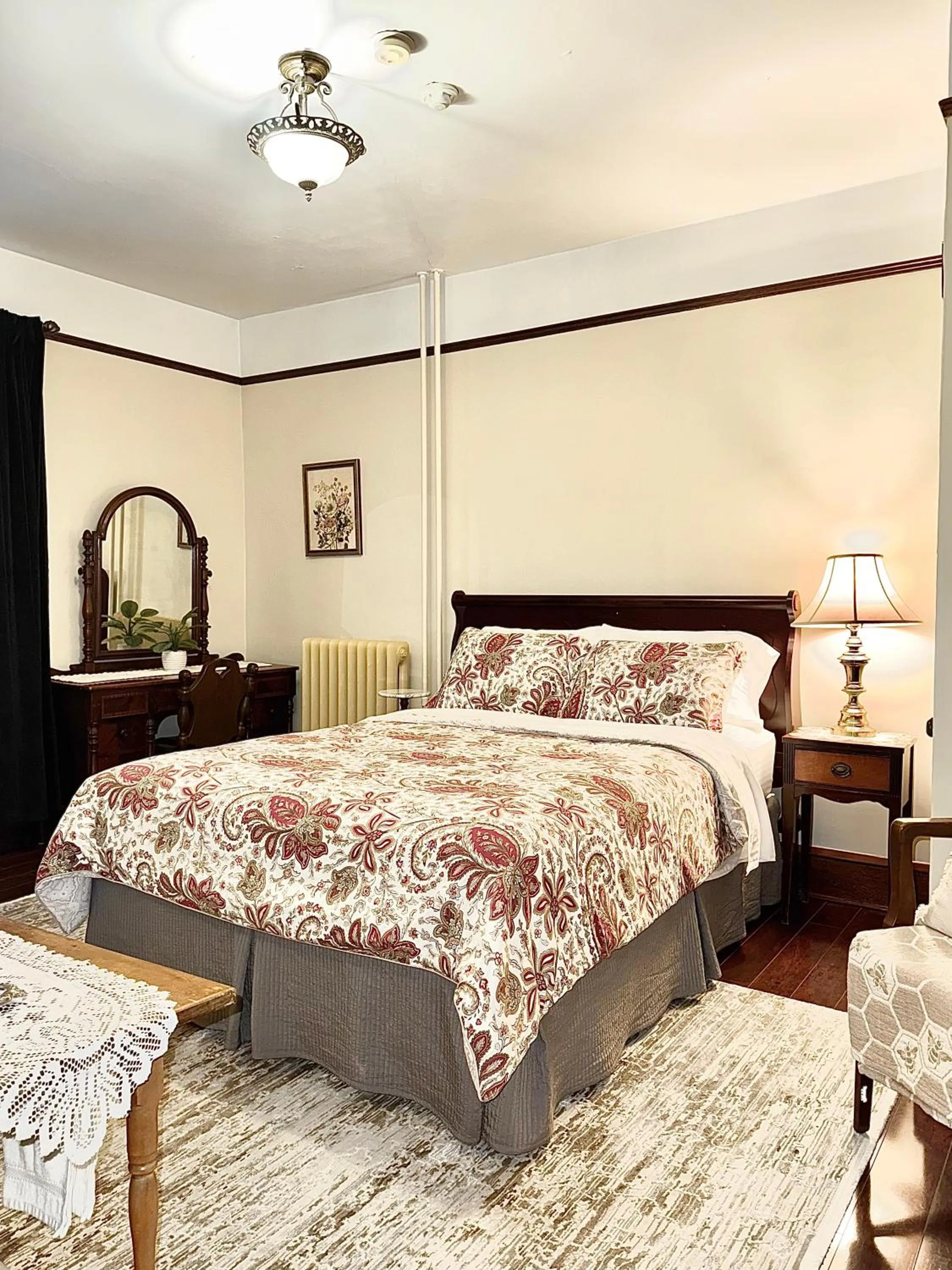 Bedroom, Bed in Royal Hotel Sydney