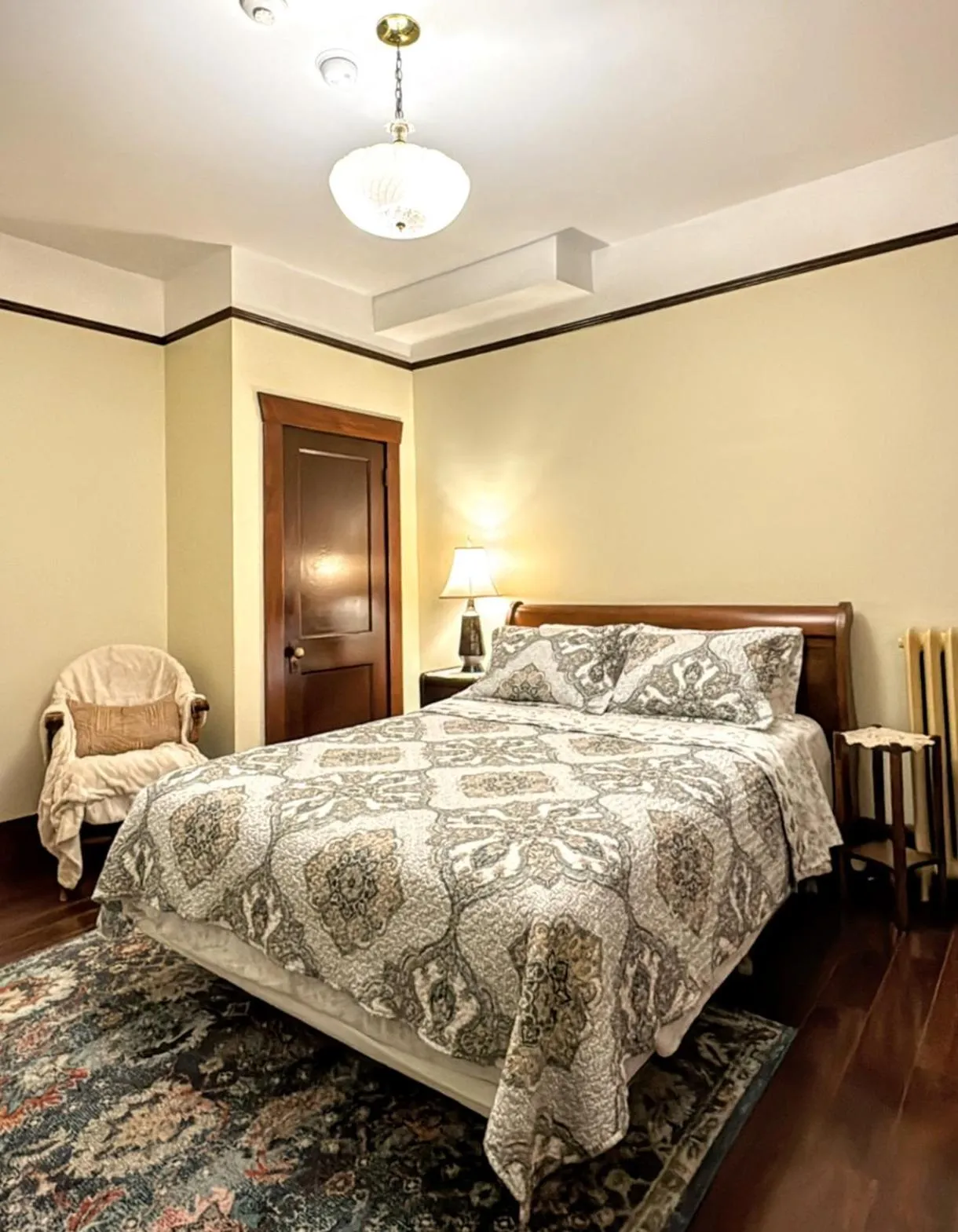 Bedroom, Bed in Royal Hotel Sydney