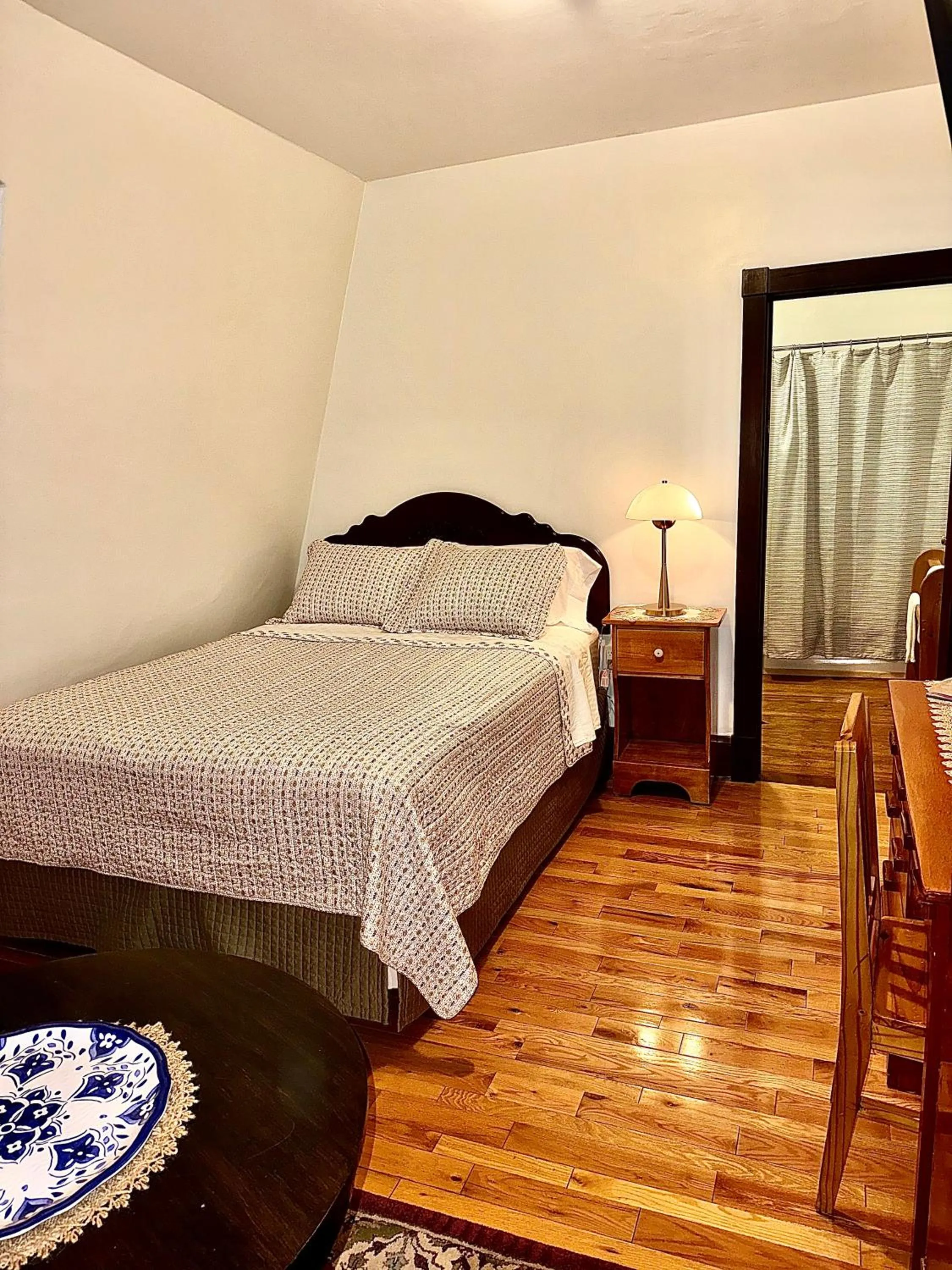 Bedroom, Bed in Royal Hotel Sydney