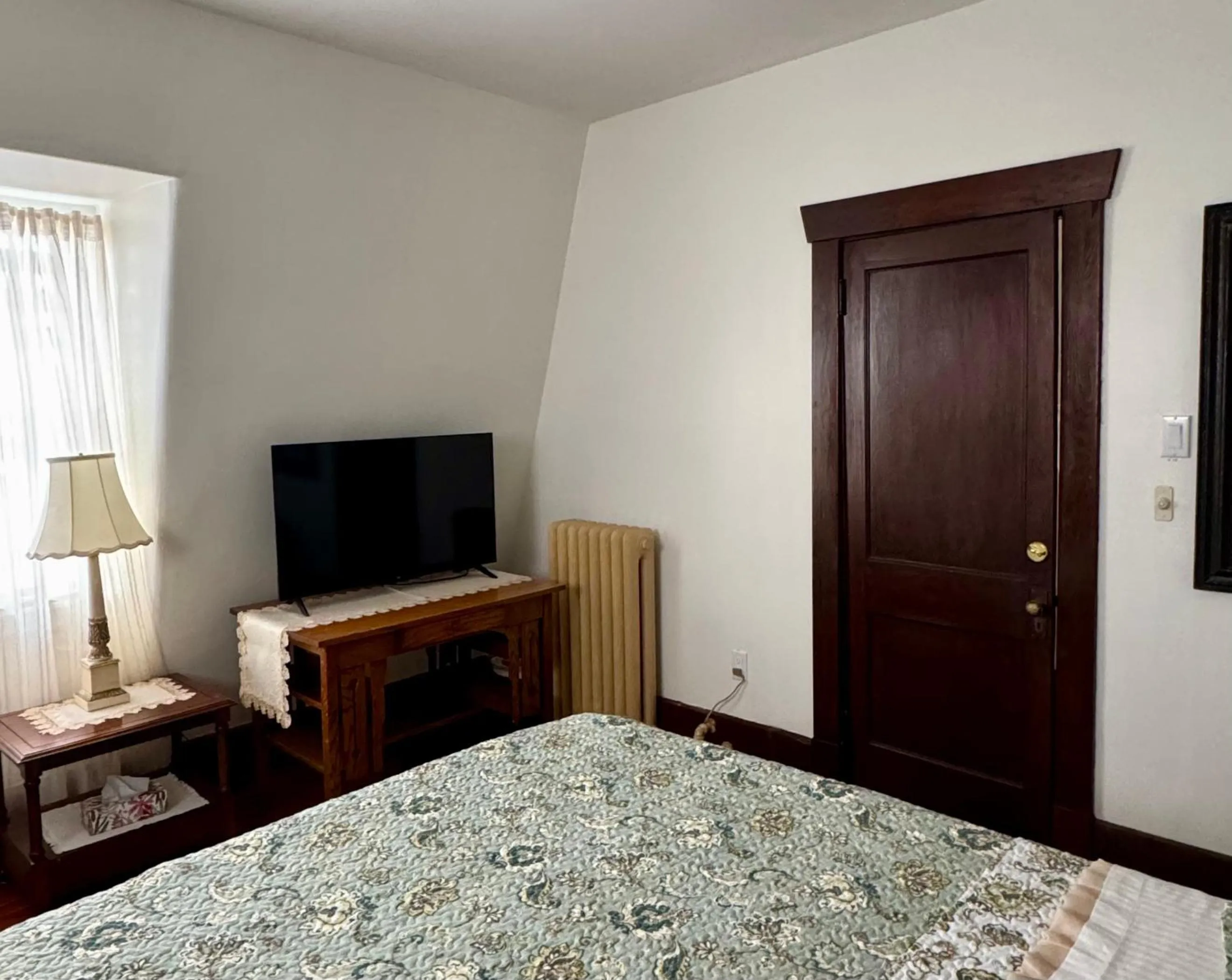 Bedroom, Bed in Royal Hotel Sydney