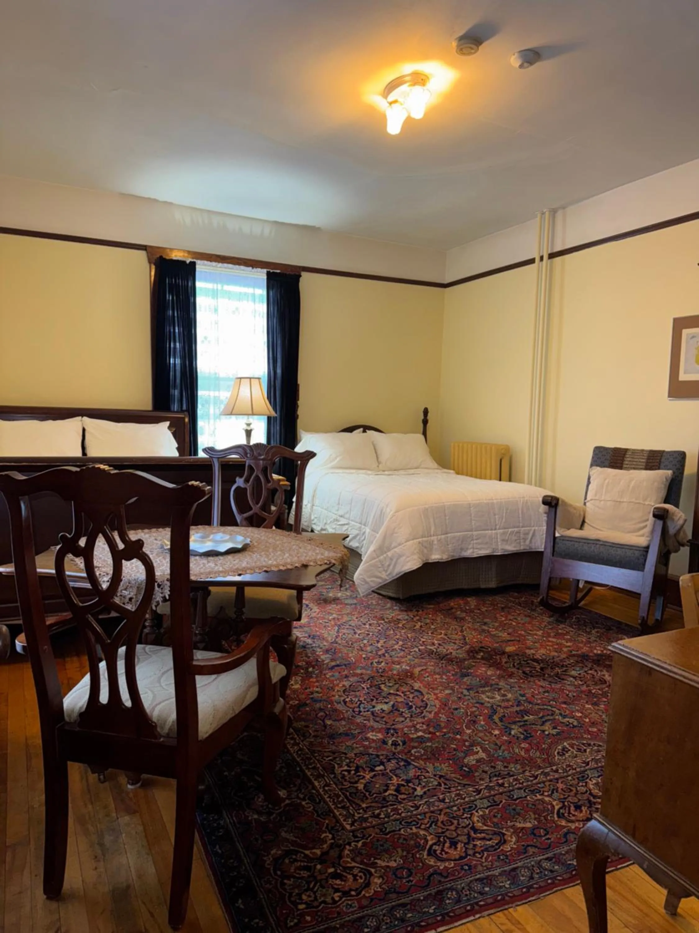 Bedroom, Bed in Royal Hotel Sydney