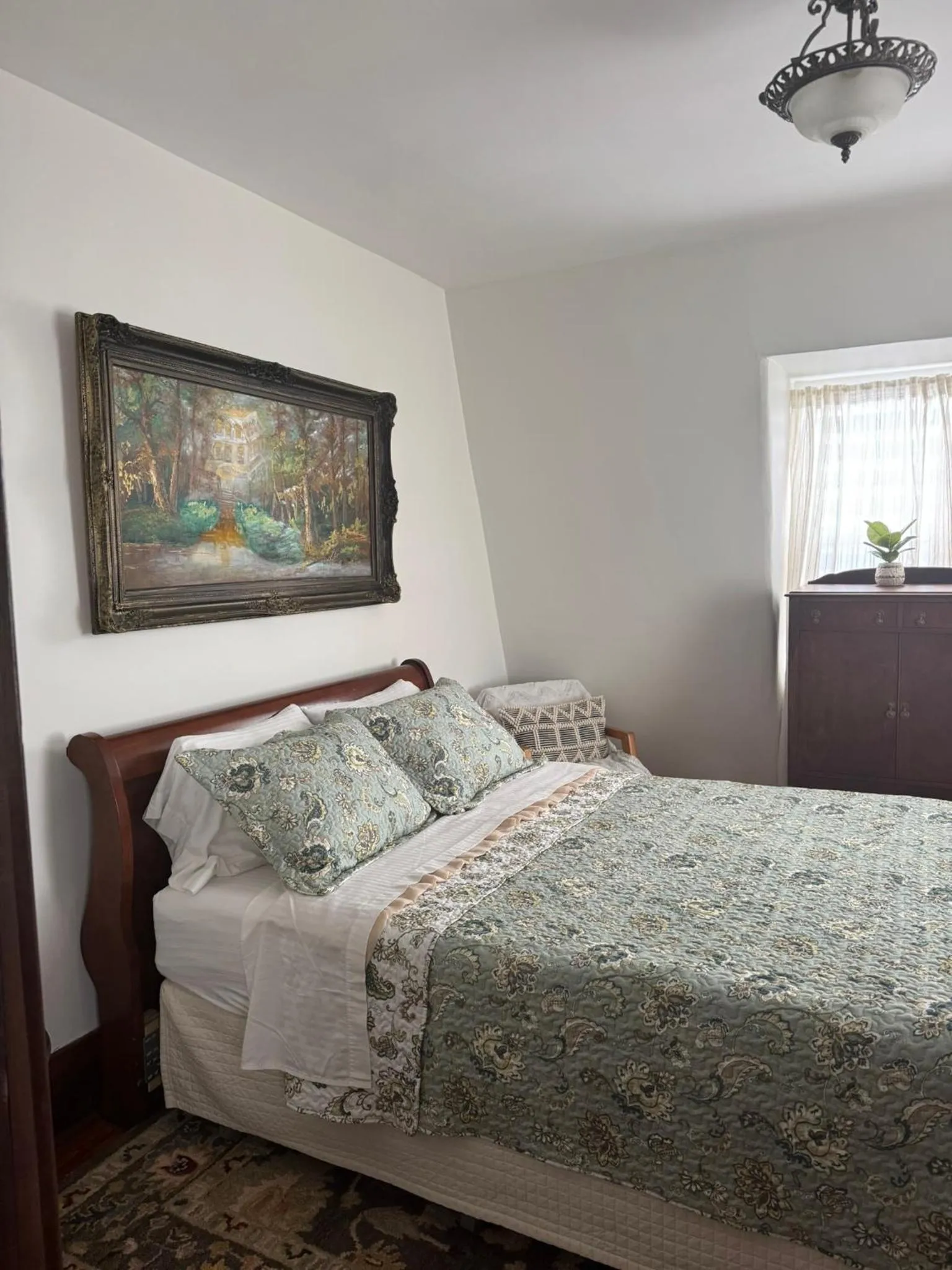 Bedroom, Bed in Royal Hotel Sydney