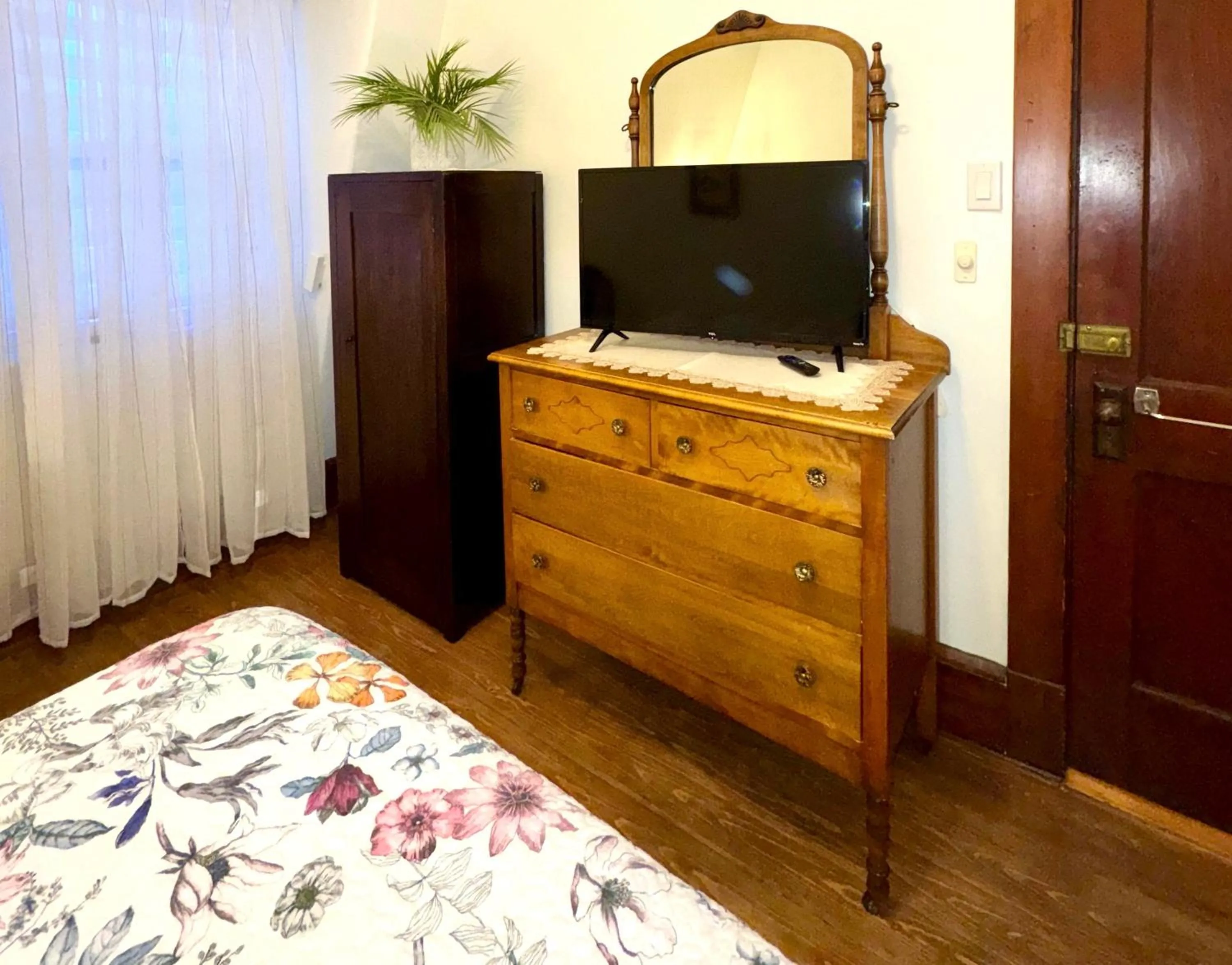 Bedroom, Bed in Royal Hotel Sydney