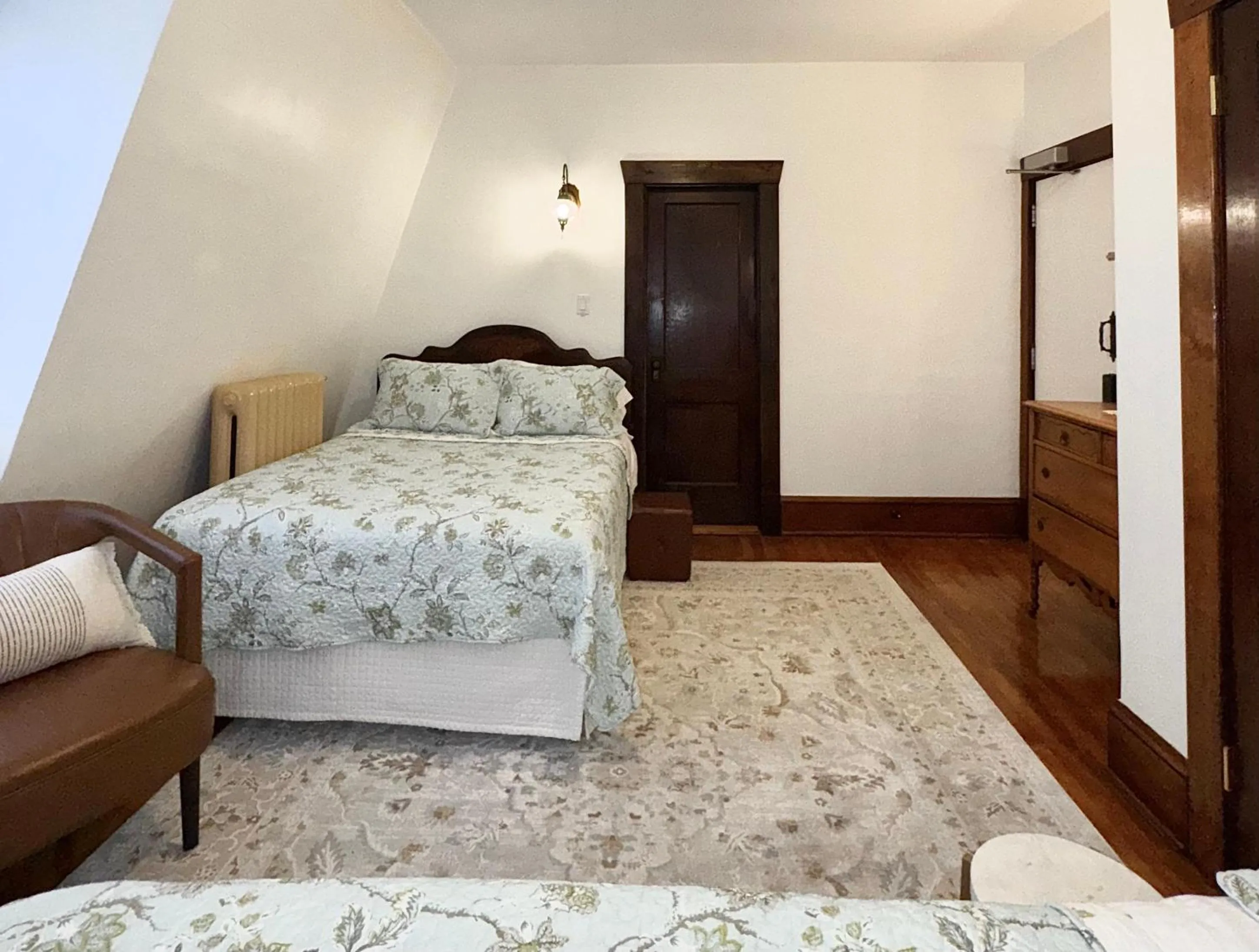 Bedroom, Bed in Royal Hotel Sydney