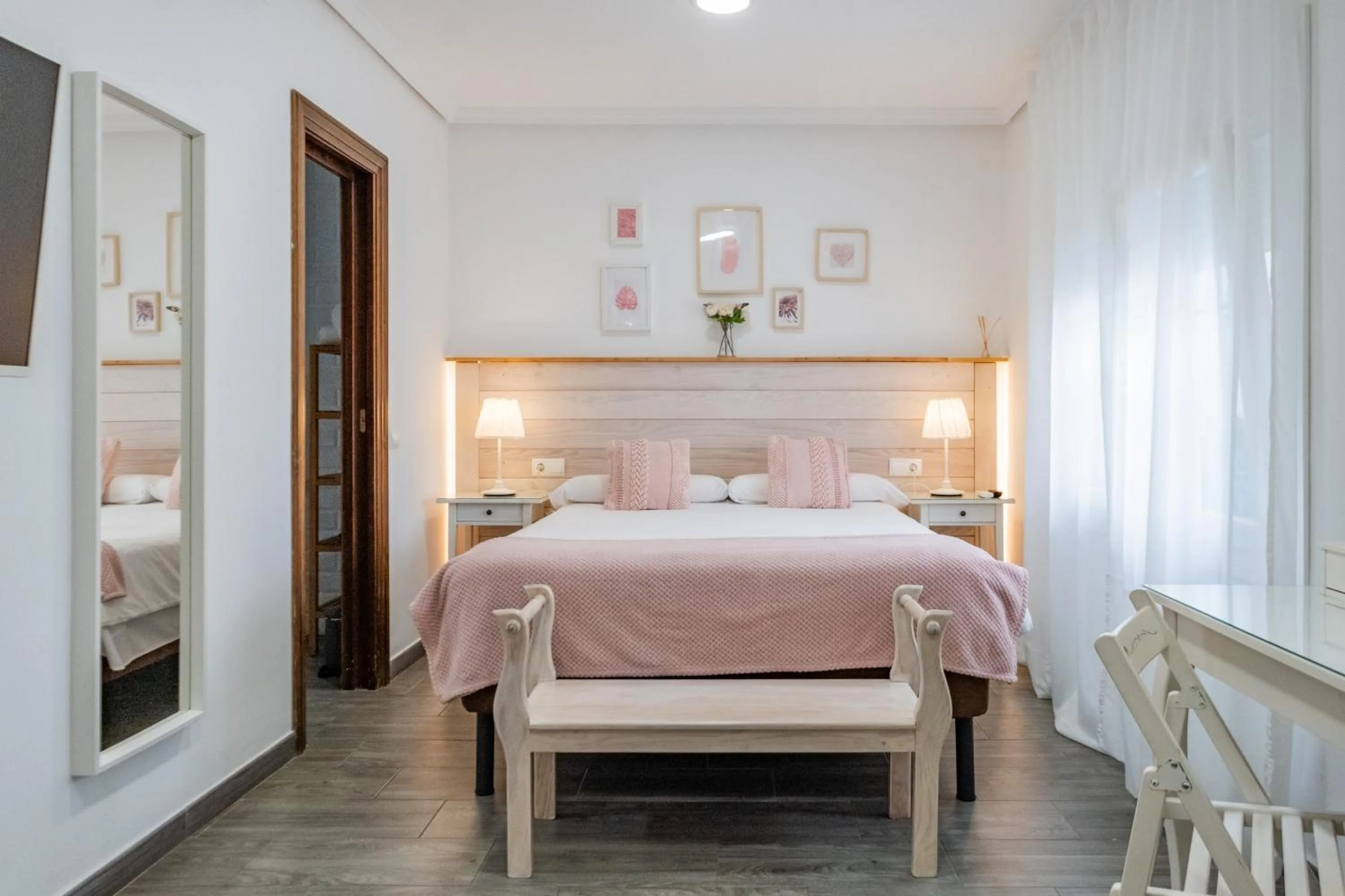 Photo of the whole room, Bed in El Nogal Home