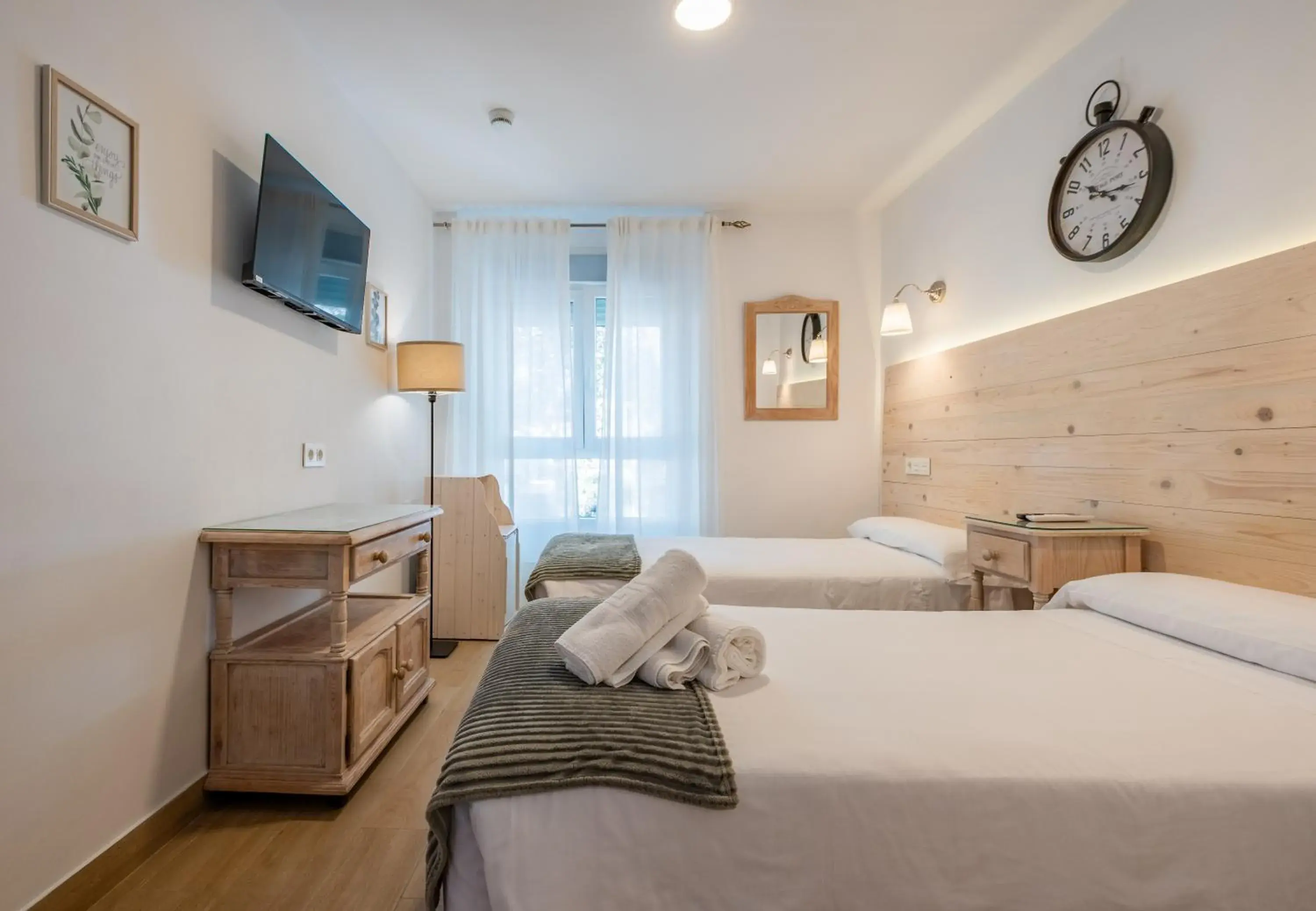 Twin Room in El Nogal Home Twin Room in El Nogal Home