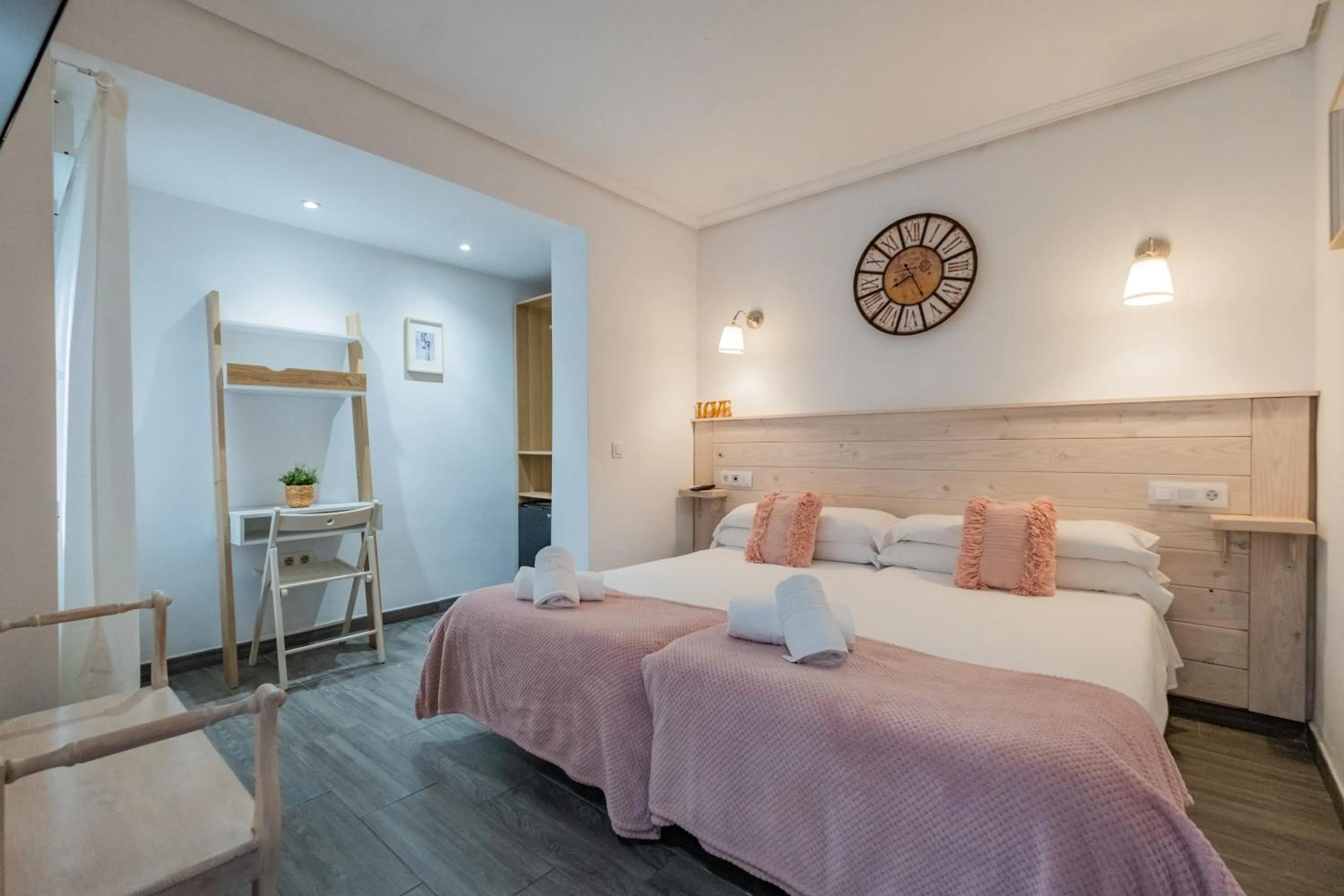 Photo of the whole room, Bed in El Nogal Home