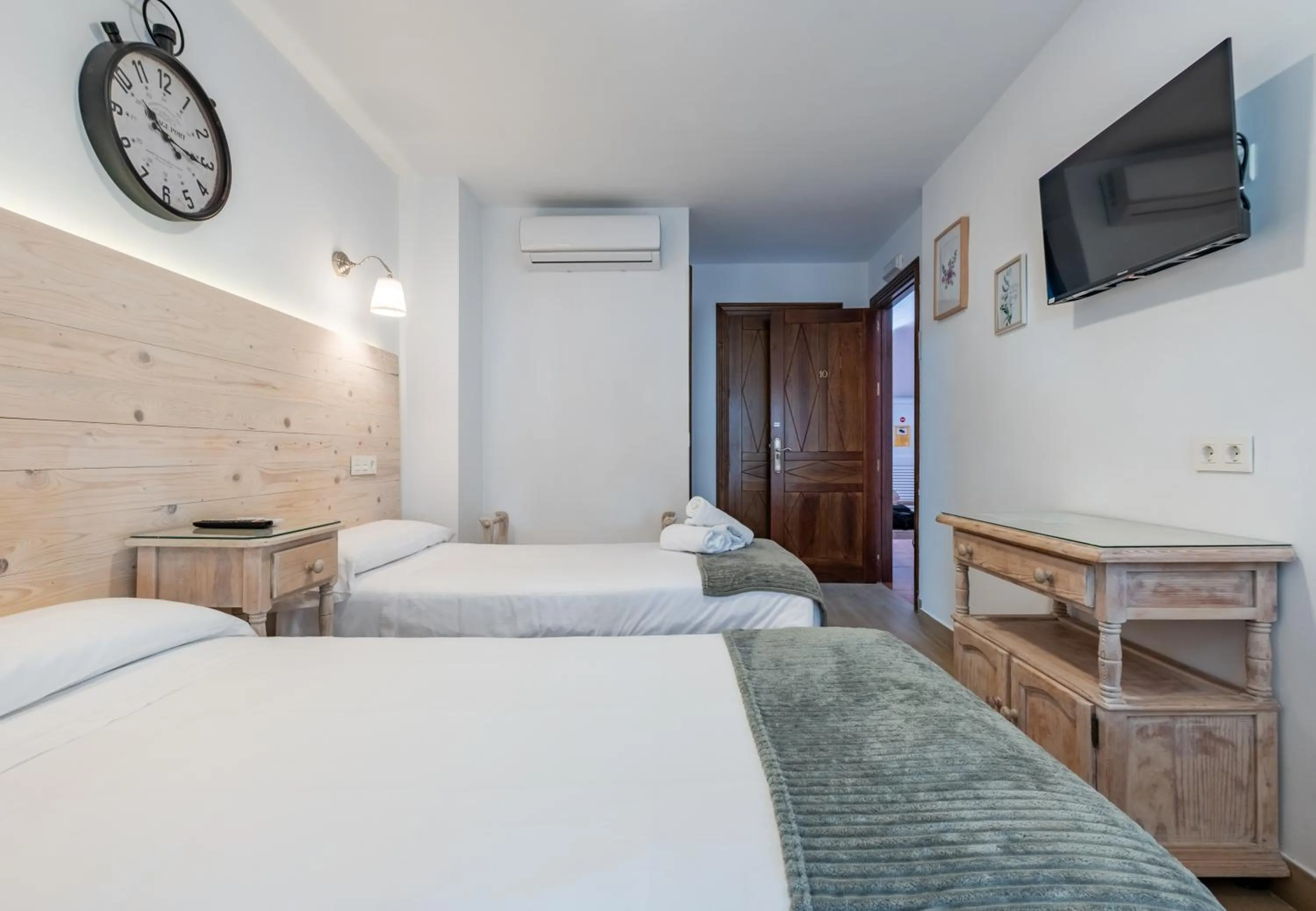 Photo of the whole room, Bed in El Nogal Home