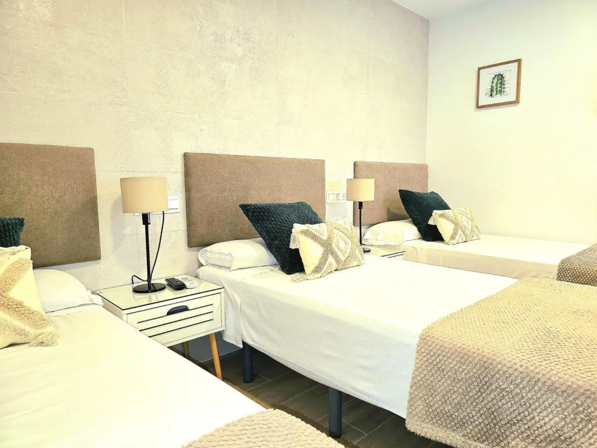 Twin Room with Extra Bed in El Nogal Home Twin Room with Extra Bed in El Nogal Home