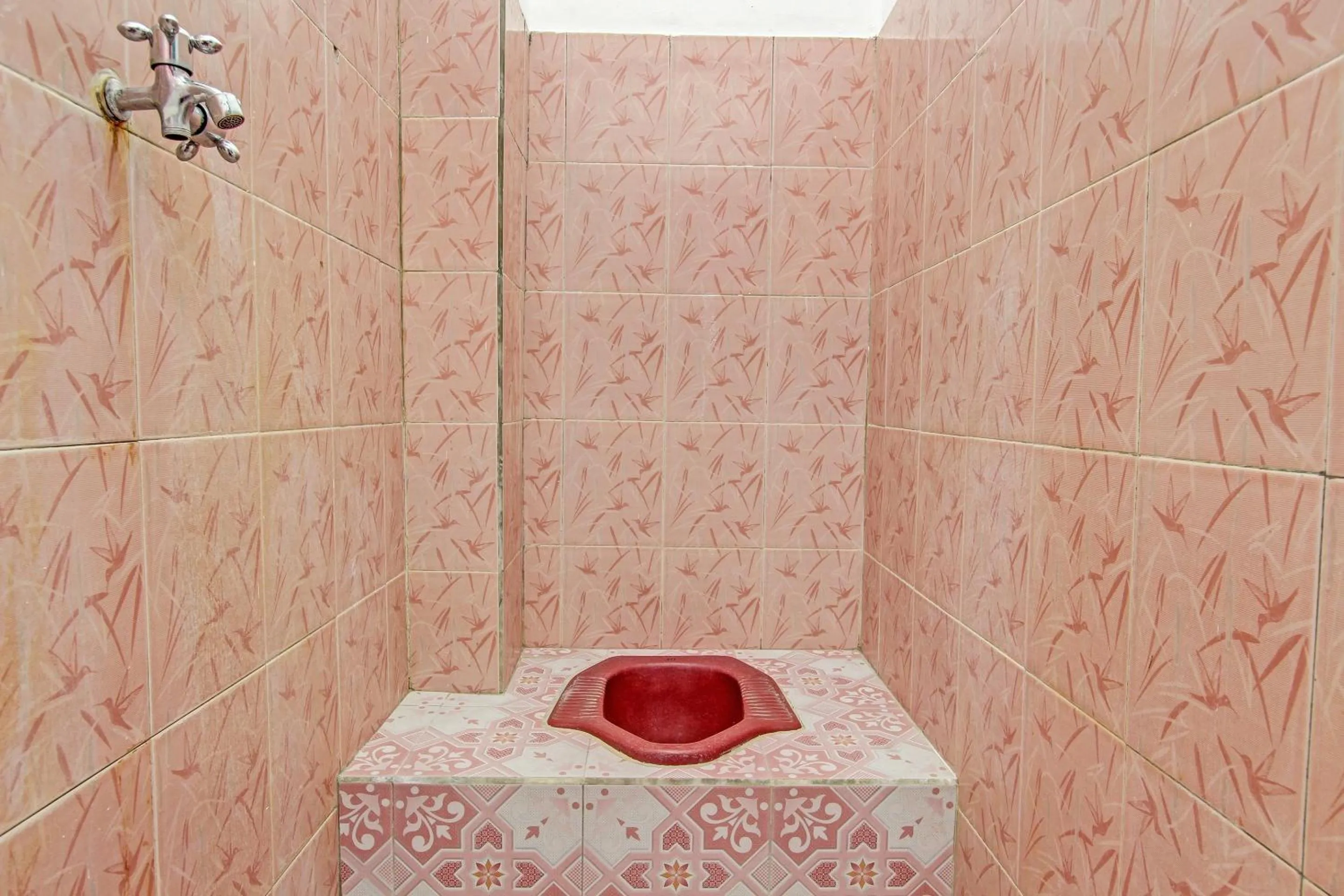 Bathroom in Hotel O Guest House Mustika Syariah Near alun alun kota purwokerto